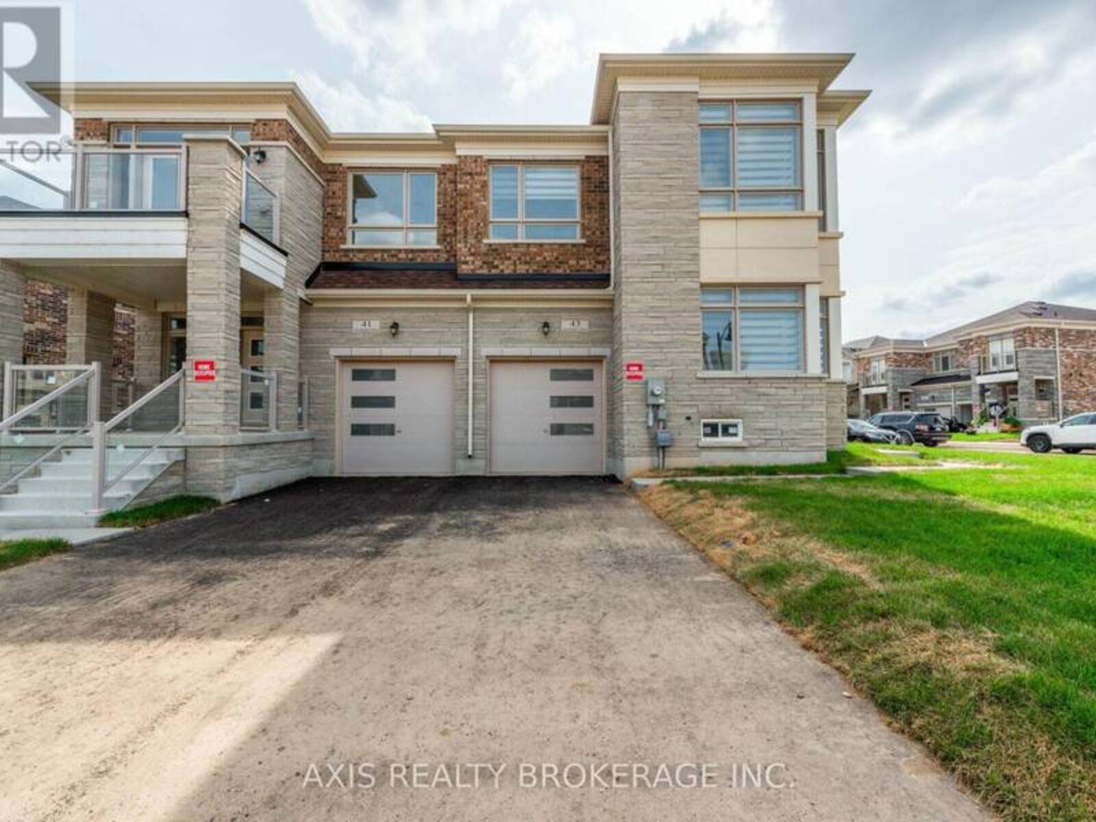 43 SILVER MEADOW GARDENS, Hamilton, Ontario L8B 1Z4