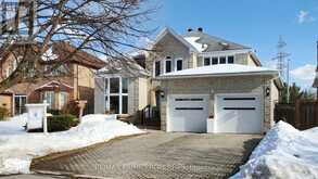 5 MARY ELIZABETH CRESCENT | Markham Ontario | Slide Image Two