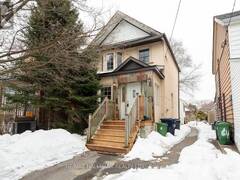 62 WESTWOOD AVENUE Toronto Ontario, M4K 2A8