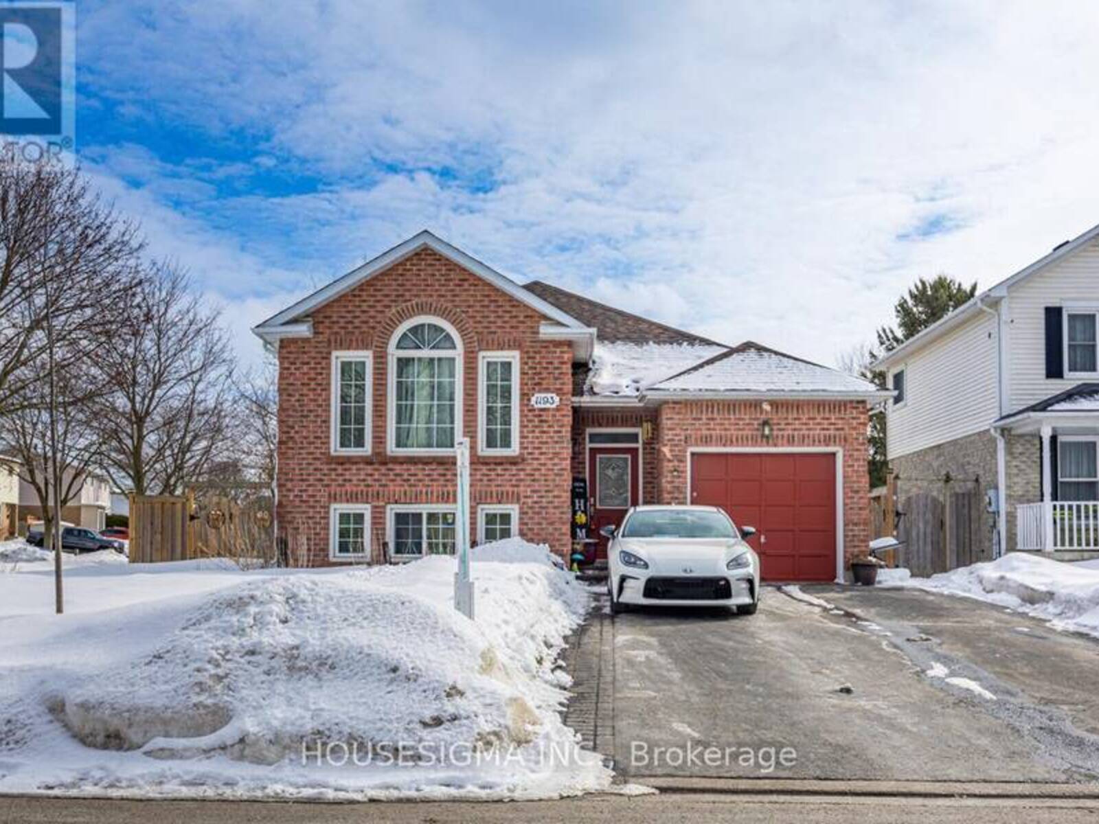 1193 CORSICA AVENUE W, Oshawa, Ontario L1K 2J8