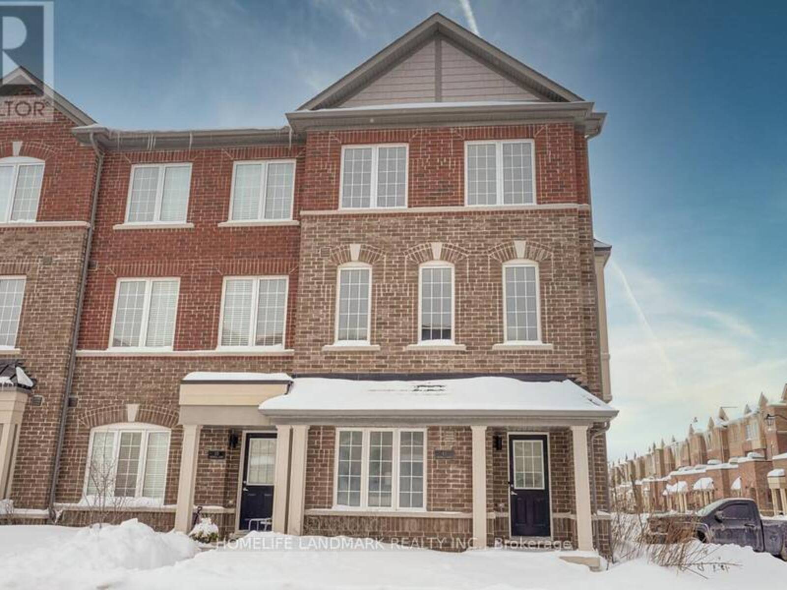 17 HESWALL LANE, Newmarket, Ontario L3Y 0E1