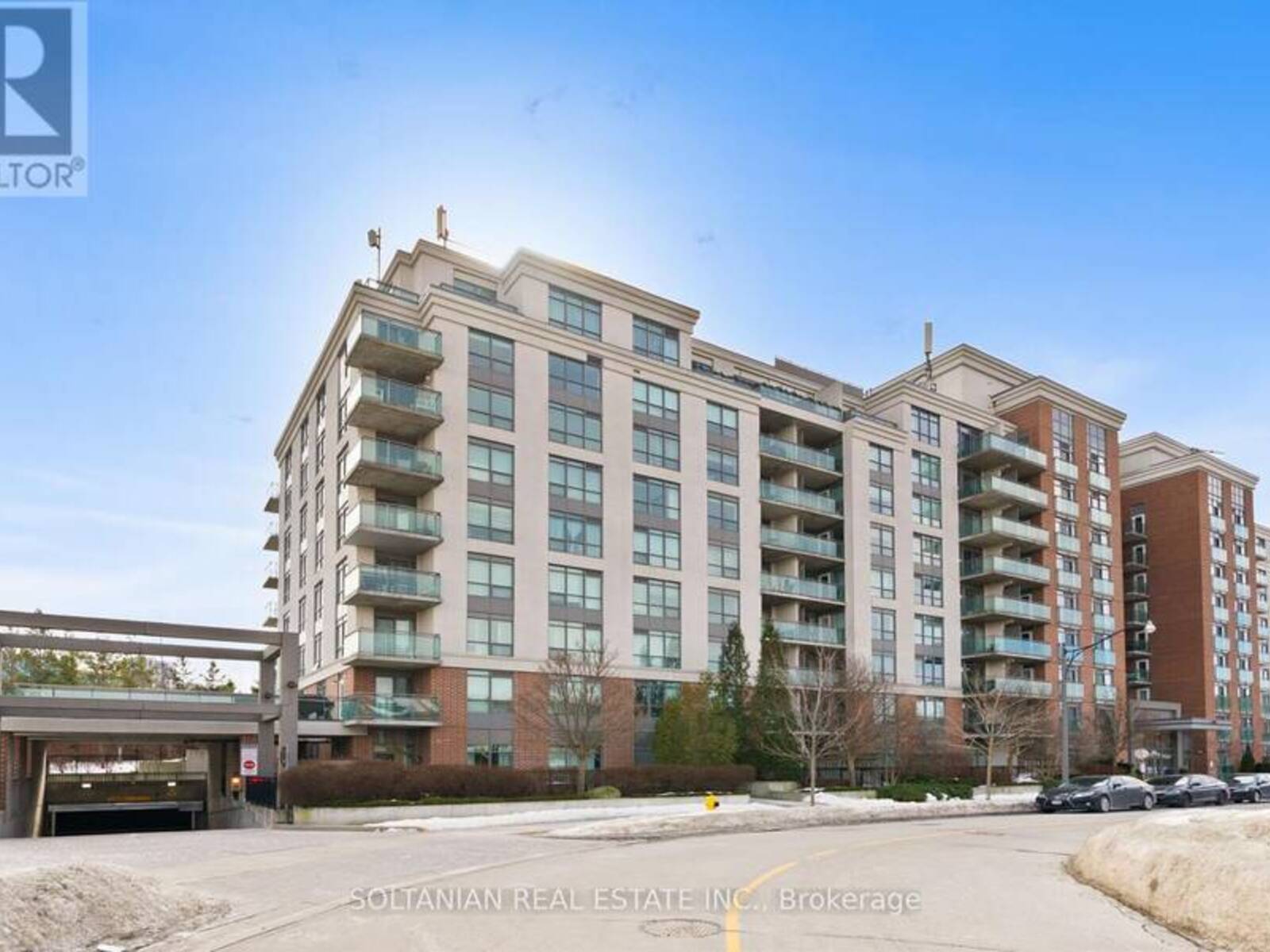 428 - 120 DALLIMORE CIRCLE, Toronto, Ontario M3C 4J1