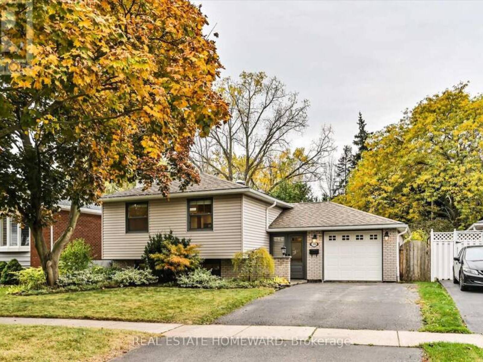 338 MELORES DRIVE, Burlington, Ontario L7L 4T8