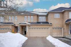 92 MILLCLIFF CIRCLE | Aurora Ontario | Slide Image One