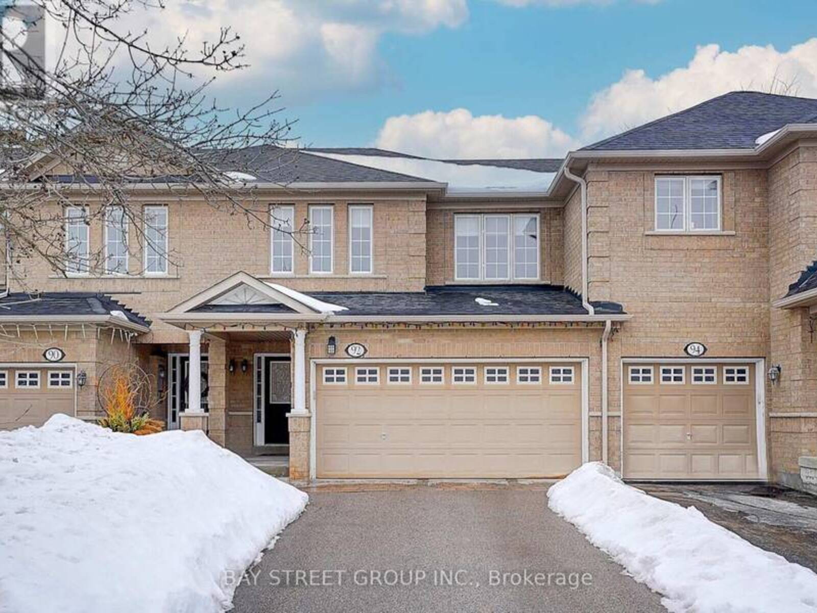 92 MILLCLIFF CIRCLE, Aurora, Ontario L4G 7N9