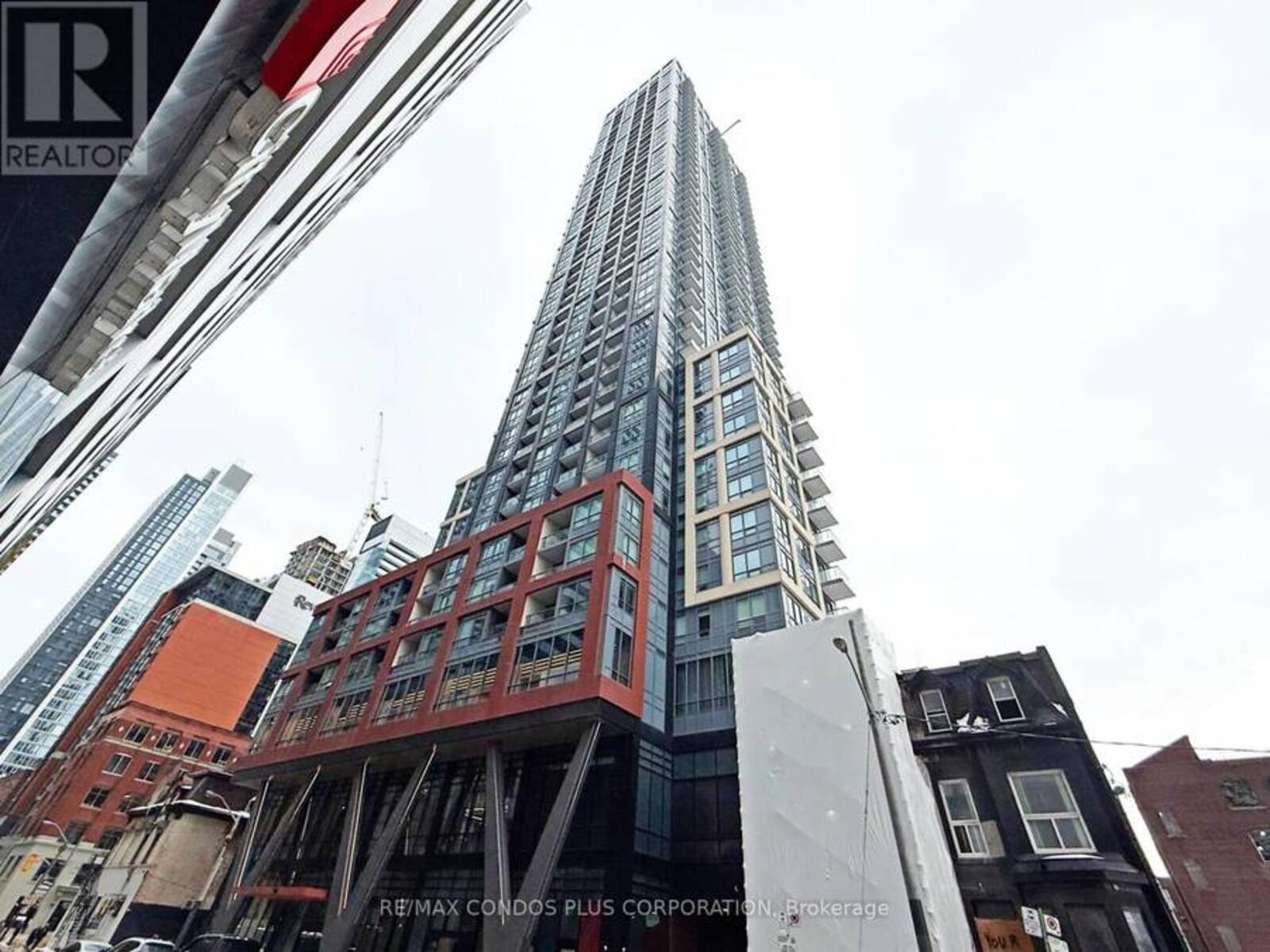 720 - 108 PETER STREET, Toronto, Ontario M5V 0W2