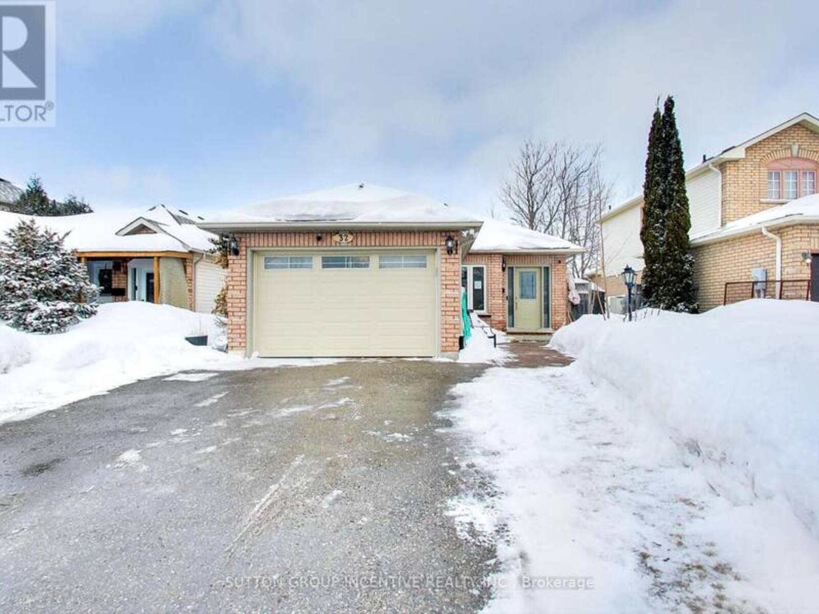 32 GORE DRIVE, Barrie, Ontario L4N 8L3