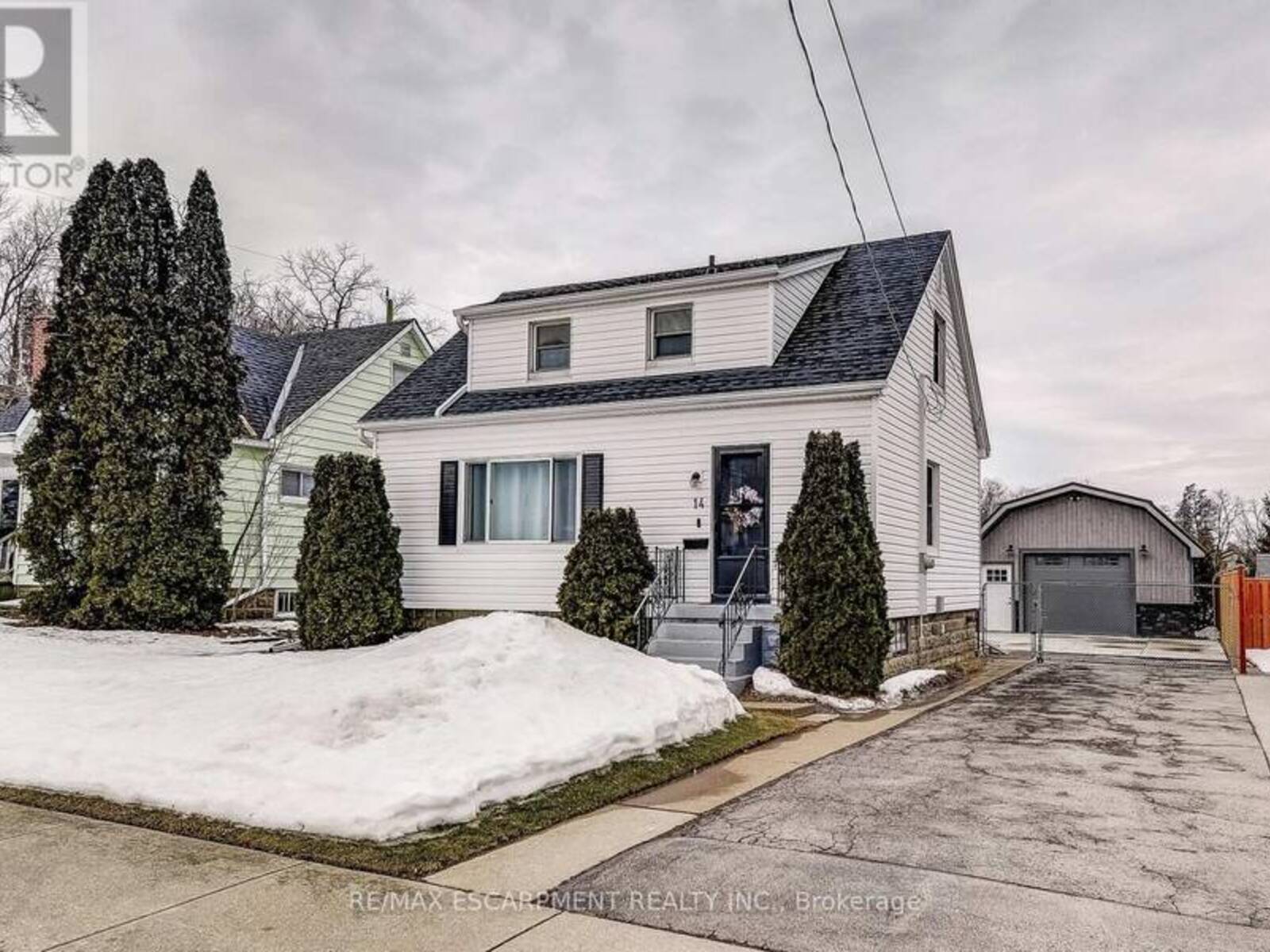 14 WALKER AVENUE, Hamilton, Ontario L8G 1S6