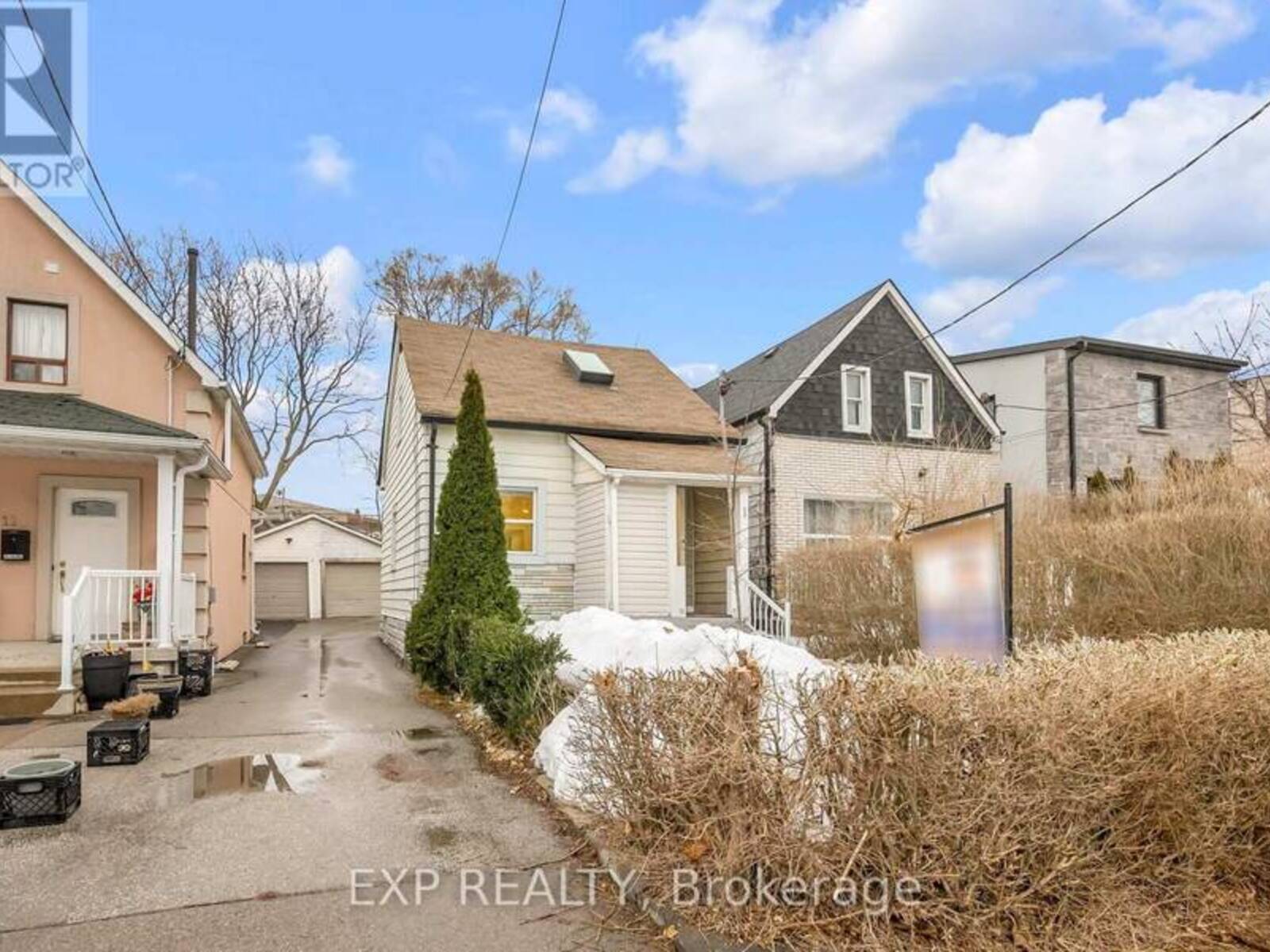 10 HILLARY AVENUE, Toronto, Ontario M6N 2B8