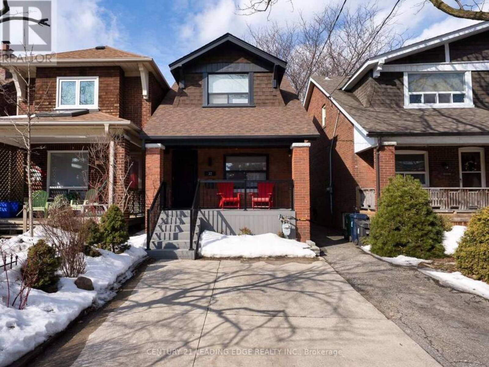 32 MORTIMER AVENUE, Toronto, Ontario M4K 1Z8