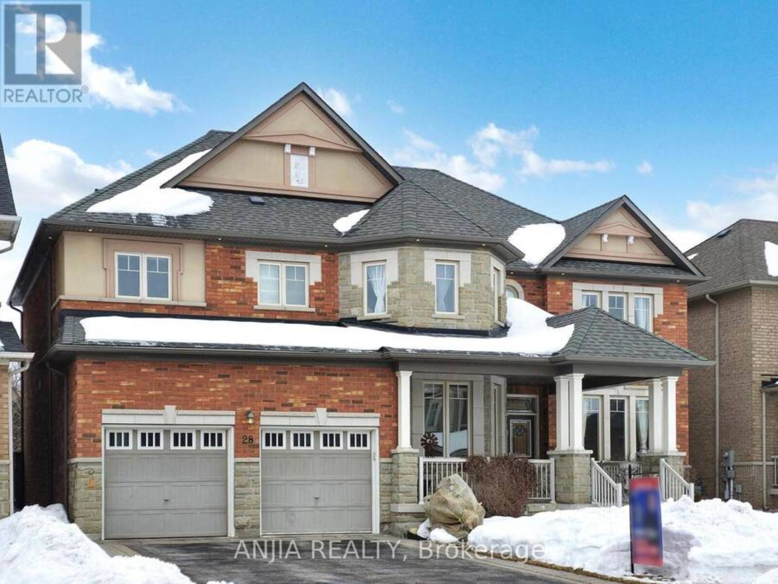 28 LAKE FOREST DRIVE, Richmond Hill, Ontario L4E 0B2