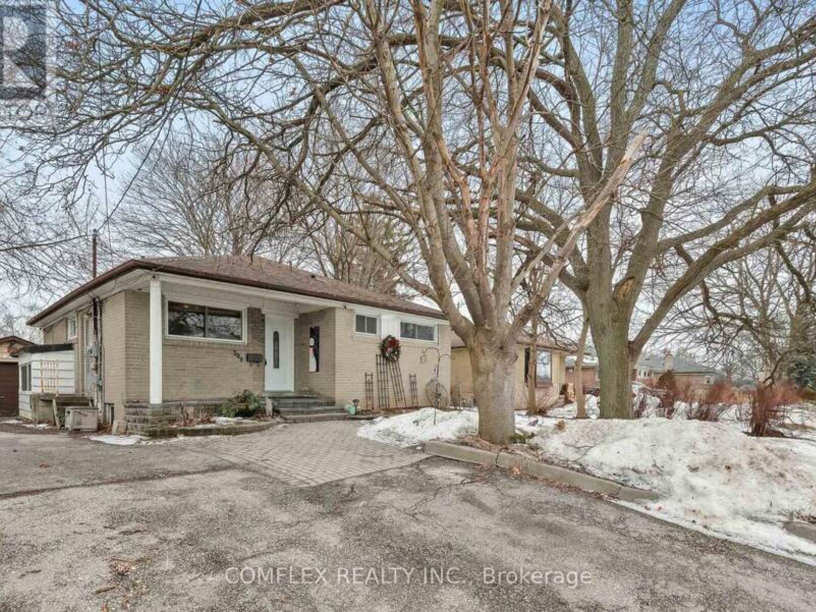 309 ROSSLAND ROAD W, Whitby, Ontario L1N 3H8