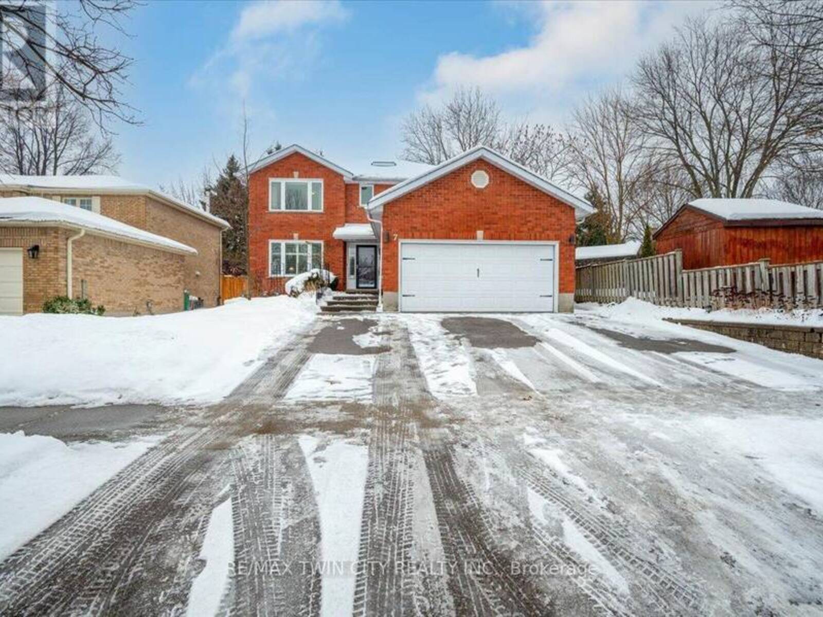 7 CHANDOS DRIVE, Kitchener, Ontario N2A 3C2