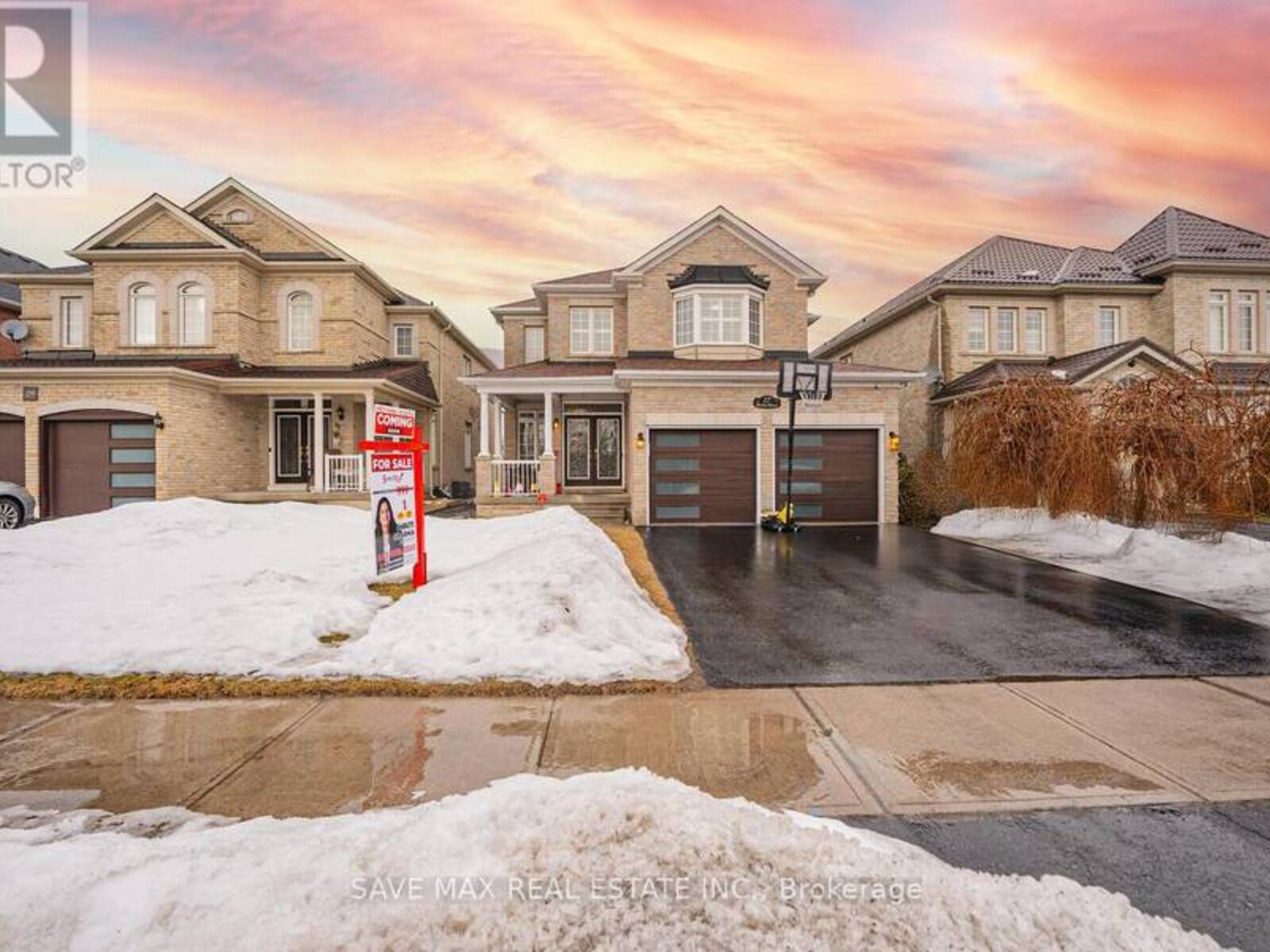 27 MESSINA AVENUE, Brampton, Ontario L6Y 0M8