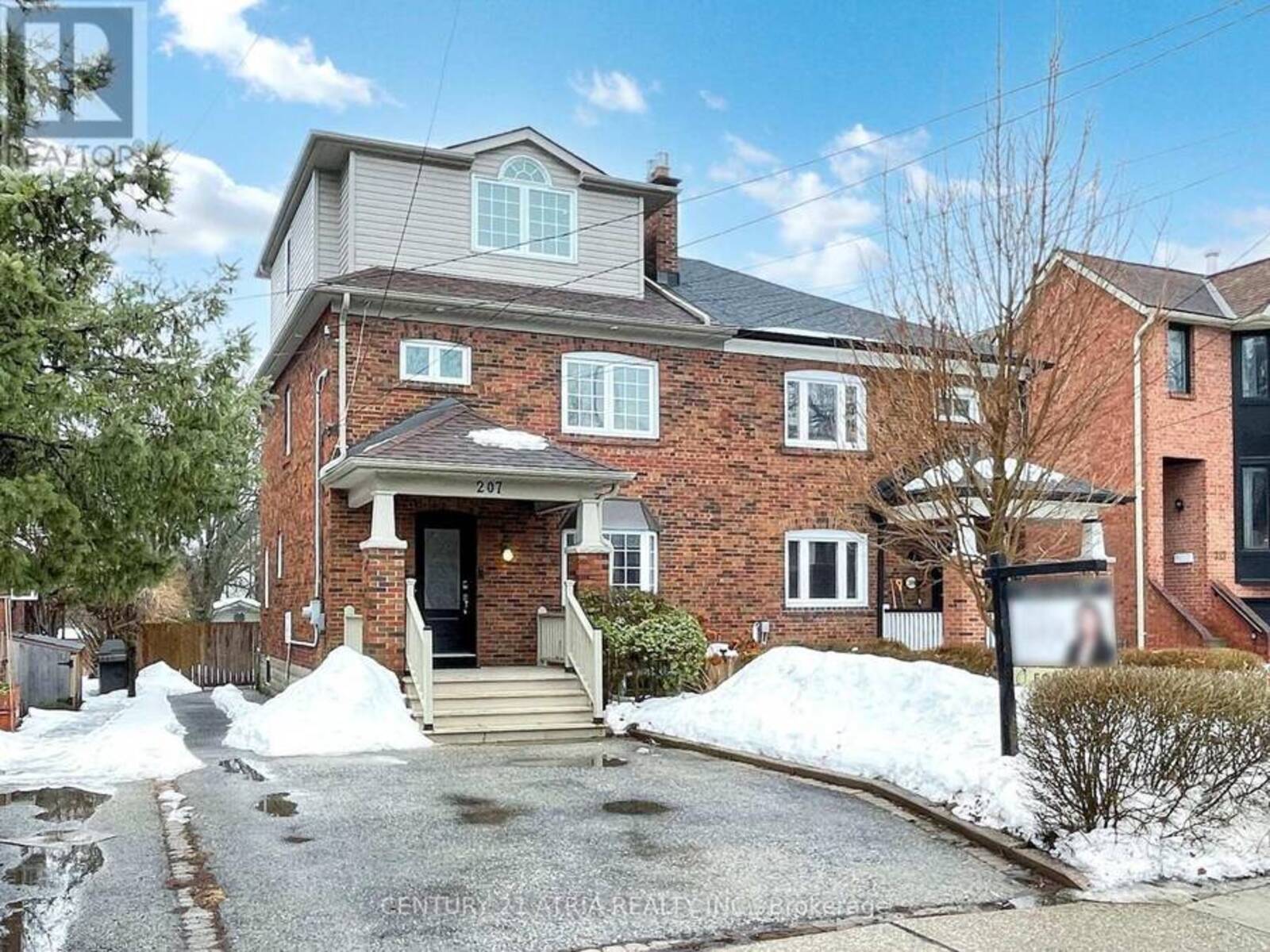 207 FAIRLAWN AVENUE, Toronto, Ontario M5M 1S9