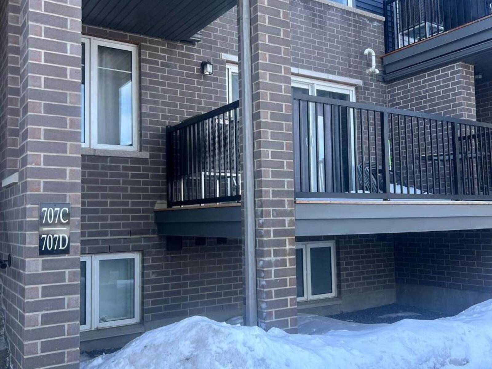 33 - 707-D AMBERWING PRIVATE, Ottawa, Ontario K4A 5H5