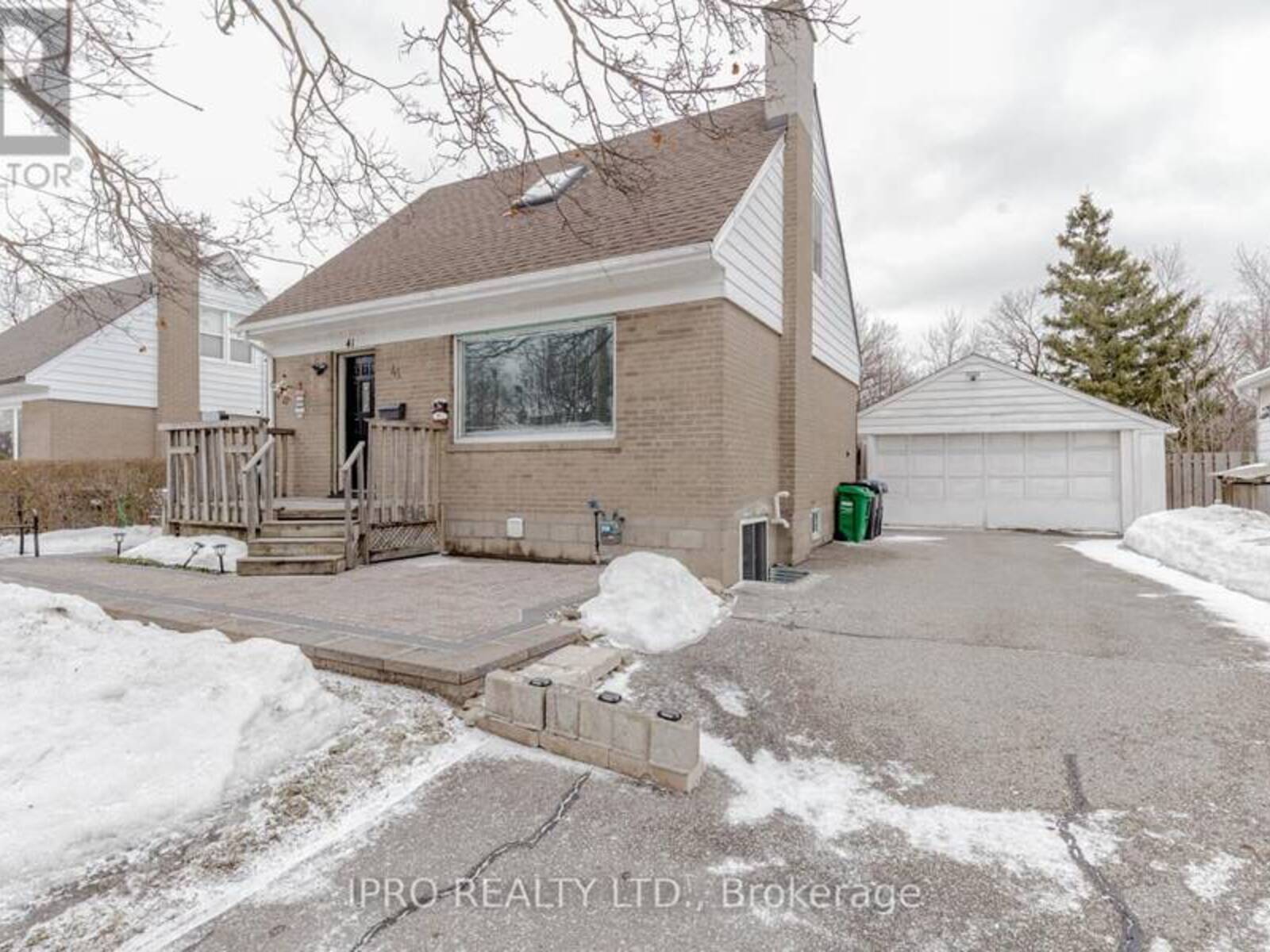 41 MCCAUL STREET, Brampton, Ontario L6V 1J1