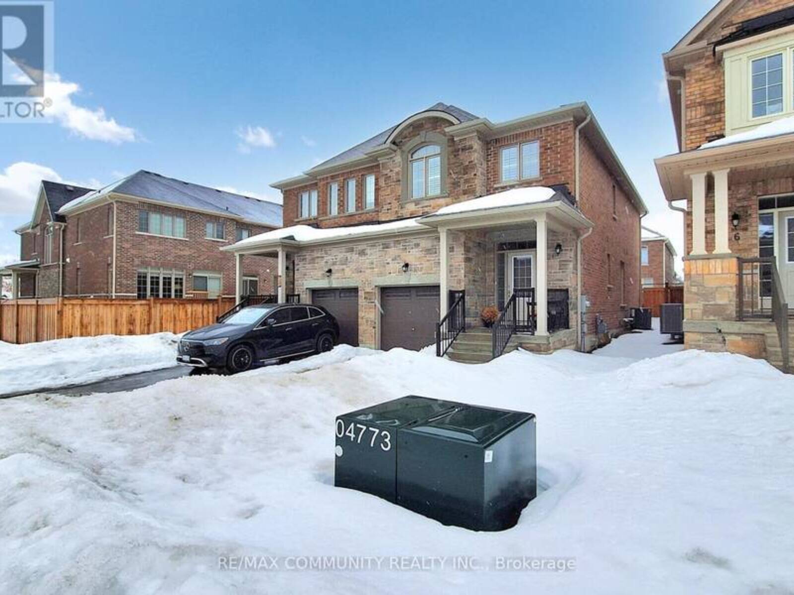 4 FREDERICK TAYLOR WAY, East Gwillimbury, Ontario L0G 1M0