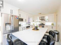 12 SPENCER DRIVE Brampton Ontario, L7A 2A4