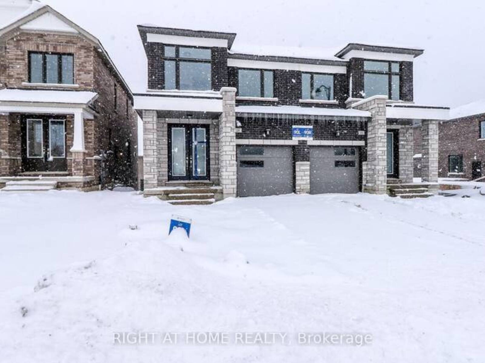 18 PERIWINKLE ROAD, Midhurst, Ontario L9X 2E2