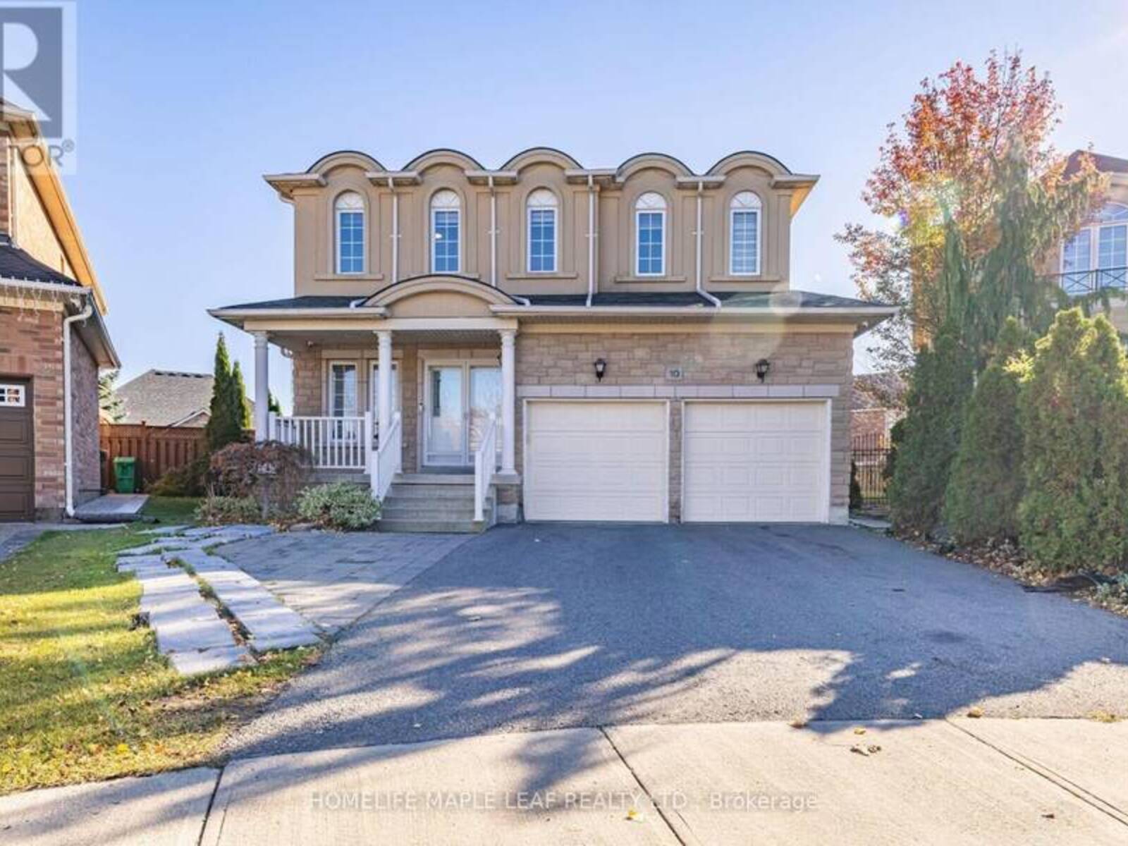 10 MONABELLE CRESCENT, Brampton, Ontario L6P 1W5