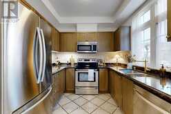 10 - 10 POST OAK DRIVE | Richmond Hill Ontario | Slide Image Twelve