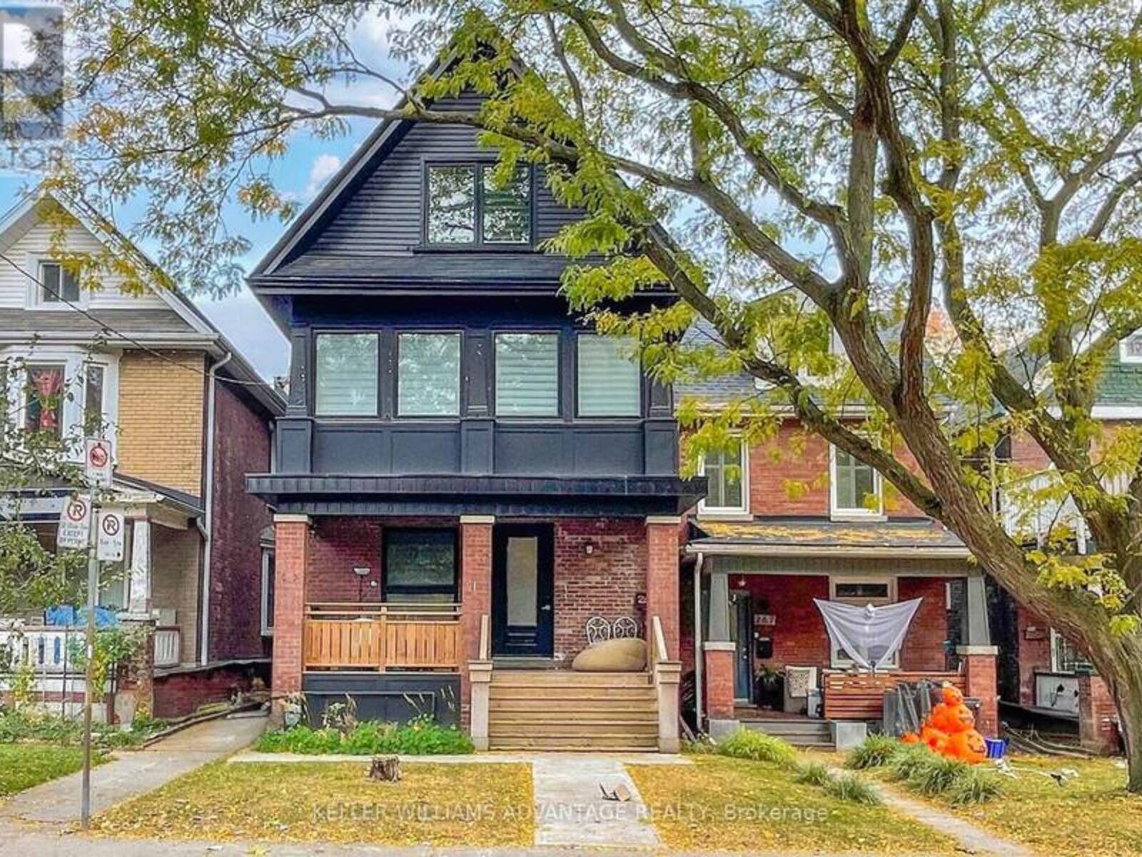 269 LESLIE STREET, Toronto, Ontario M4M 3C8