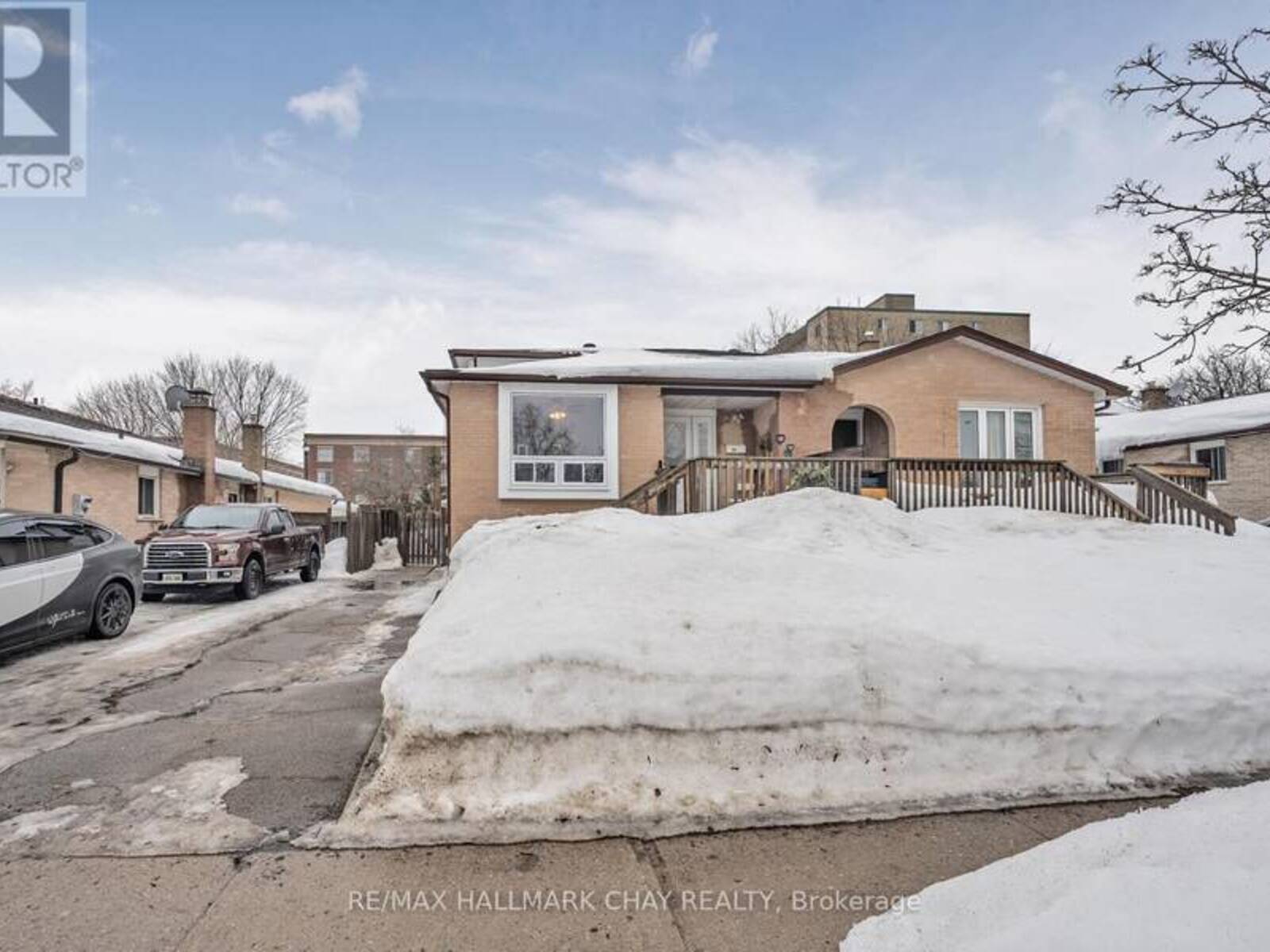 34 SYLVIA STREET, Barrie, Ontario L4M 5J4