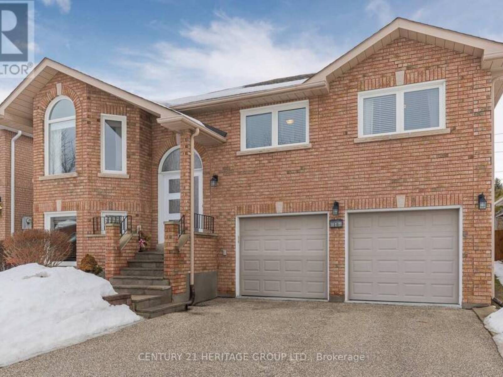 18 COUNTRYSIDE COURT, Bradford West Gwillimbury, Ontario L3Z 2Z8