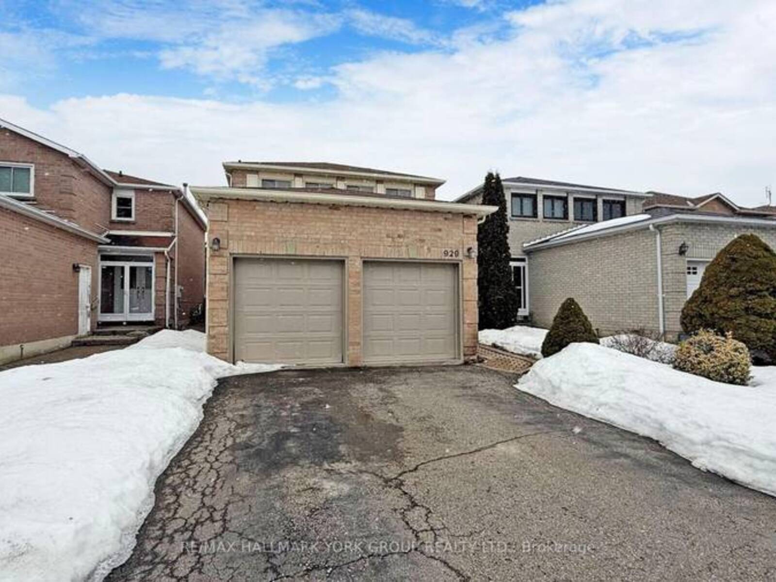 929 RAMBLEBERRY AVENUE, Pickering, Ontario L1V 5Y9