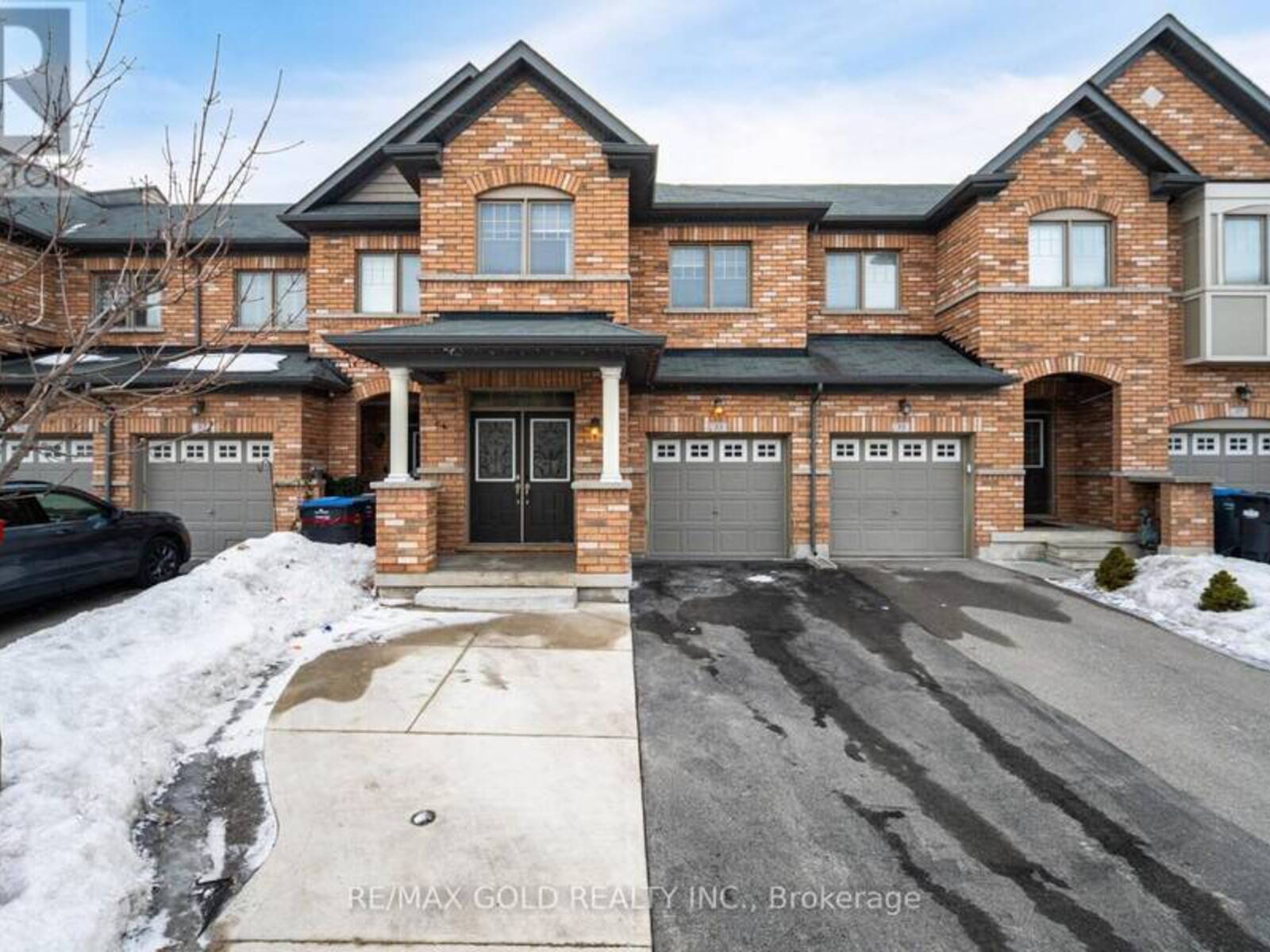 33 DAVENFIELD CIRCLE, Brampton, Ontario L6P 4L9