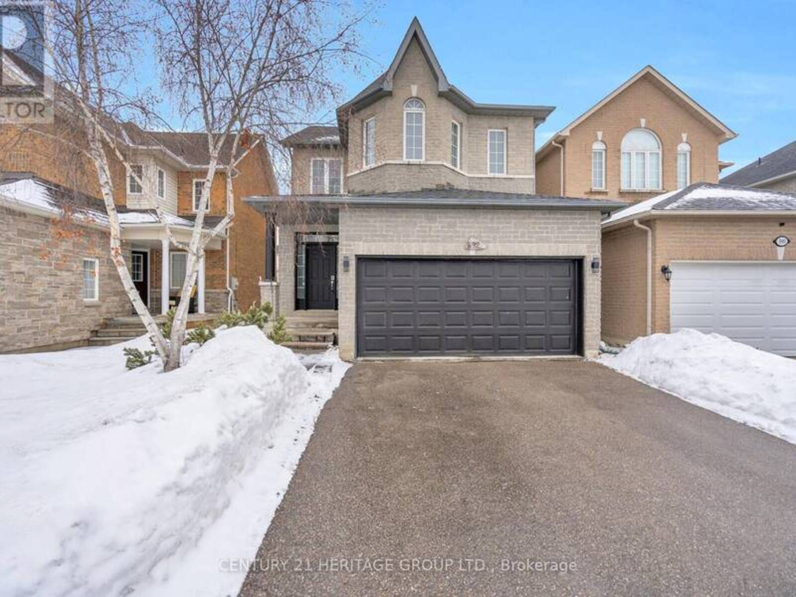 592 HEDDLE CRESCENT, Newmarket, Ontario L3X 2J5