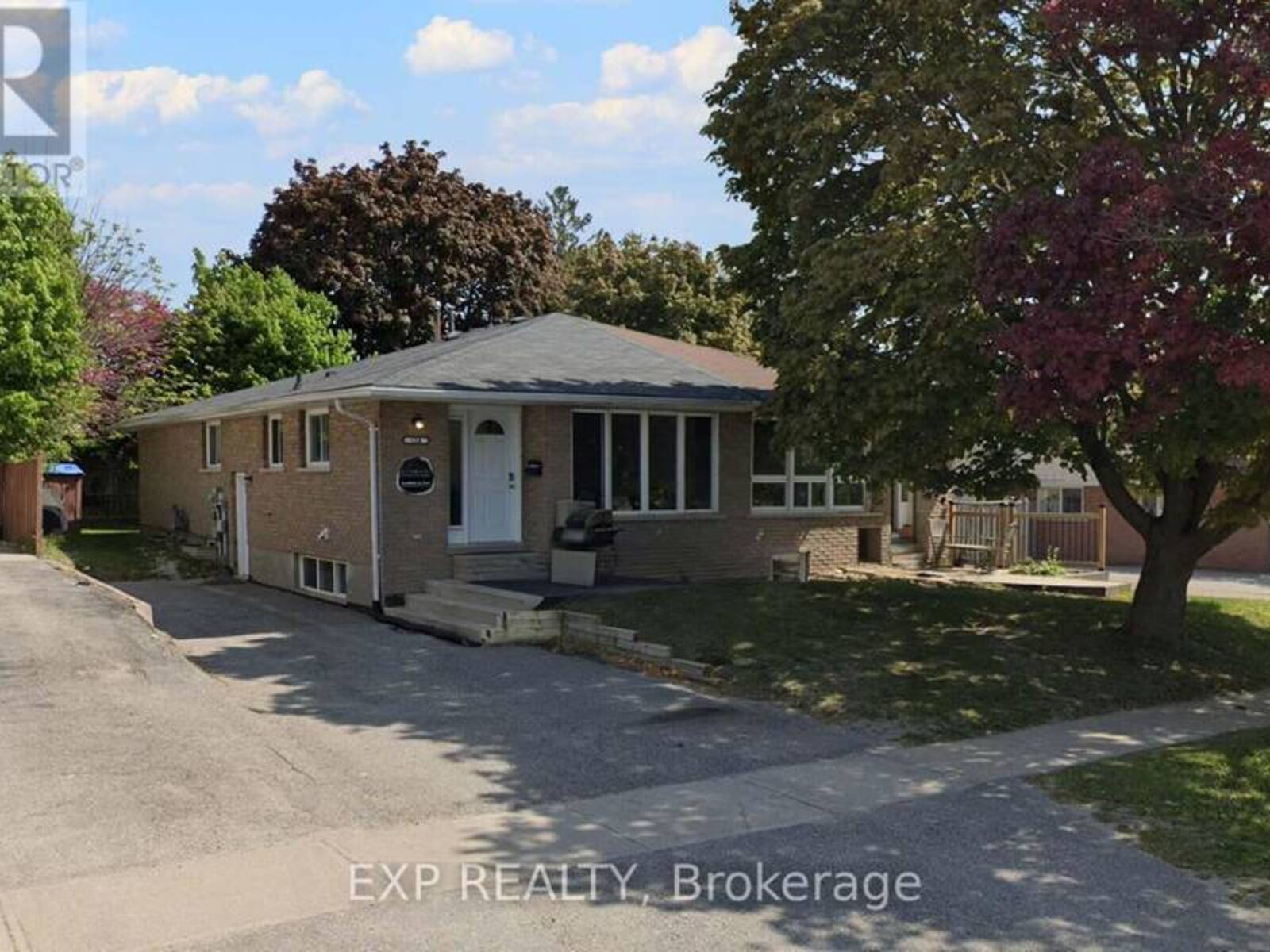 22A BERNICK DRIVE, Barrie, Ontario L4M 5J5