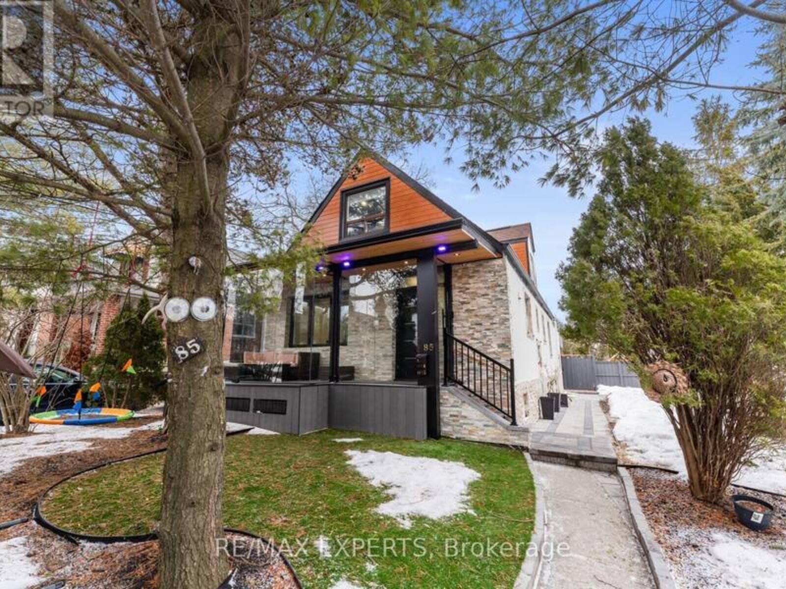 85 TIAGO AVENUE, Toronto, Ontario M4B 2A4