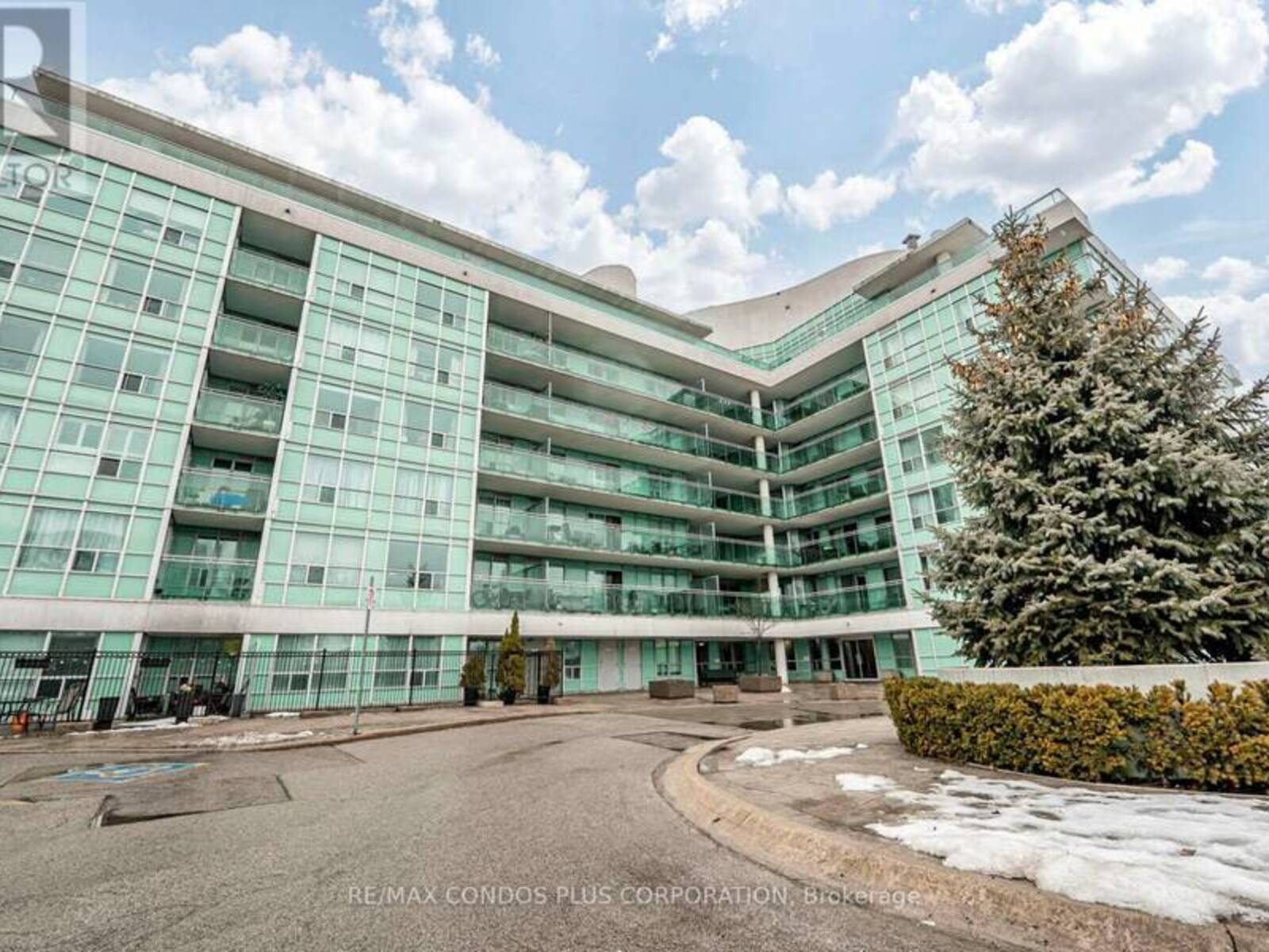 227 - 60 FAIRFAX CRESCENT, Toronto, Ontario M1L 1Z8