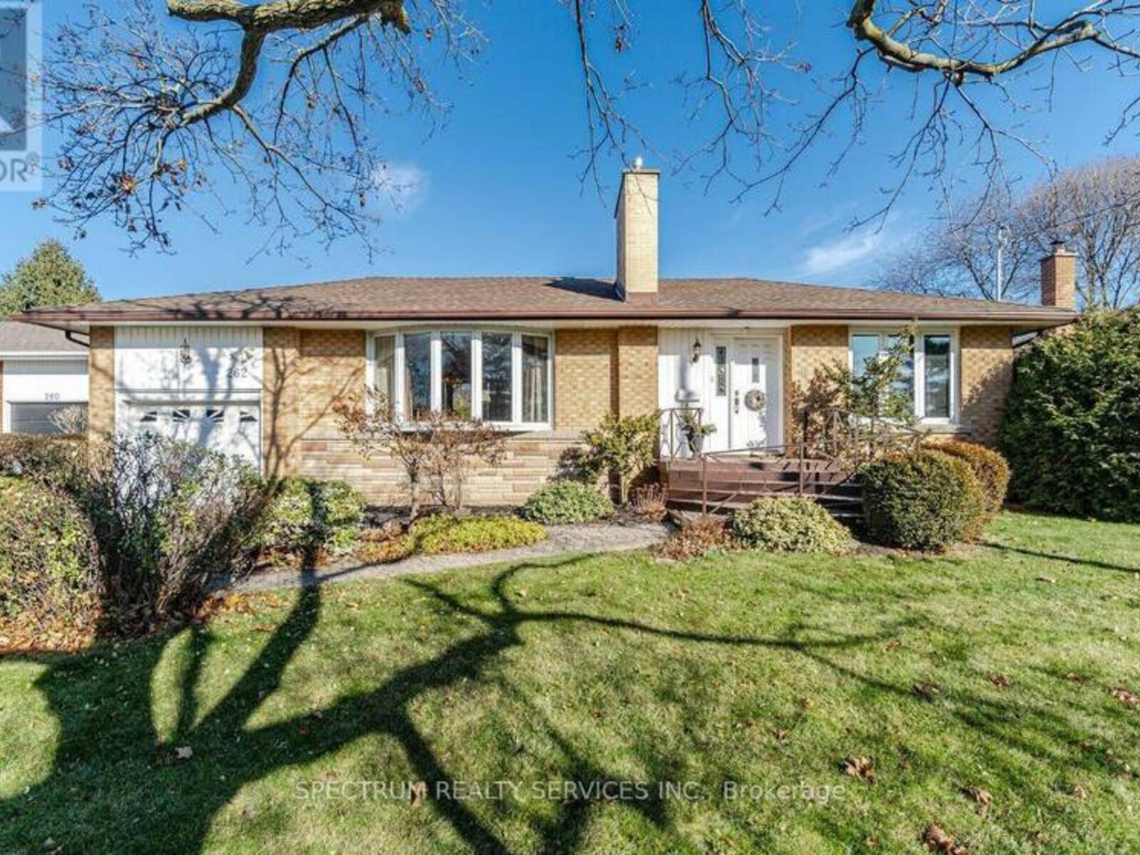 262 WALES CRESCENT E, Oakville, Ontario L6L 3X7