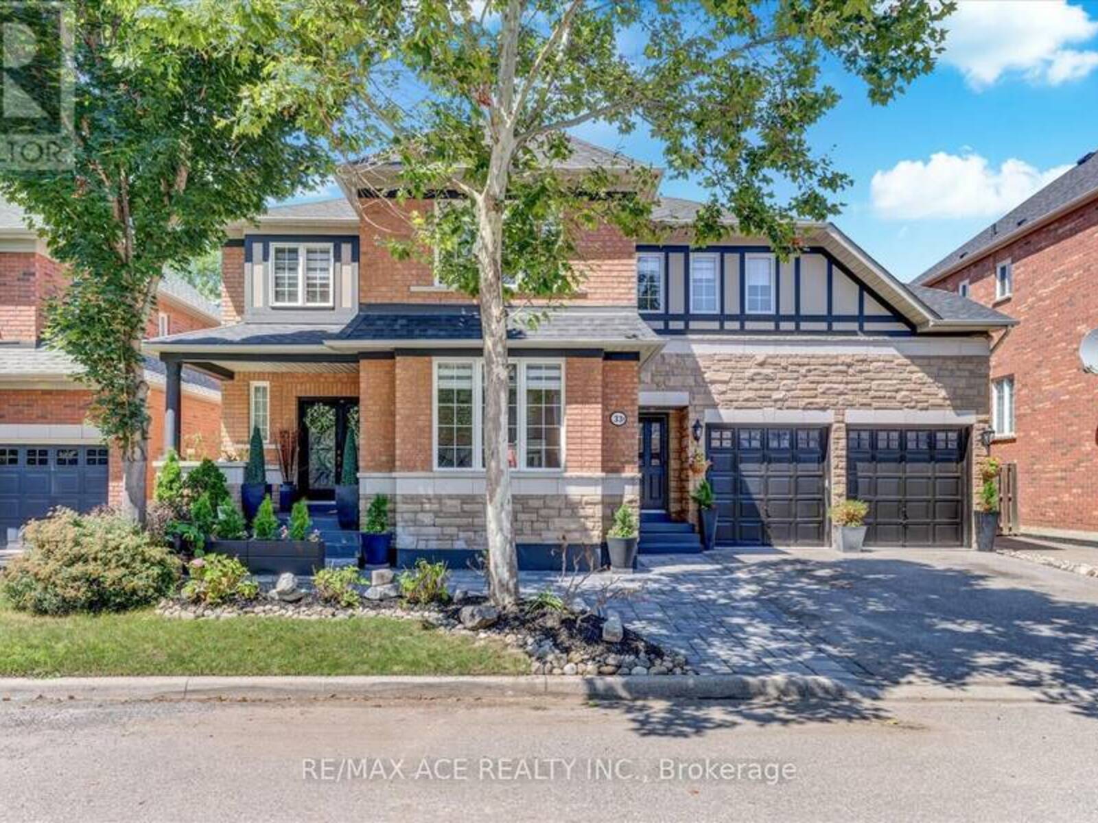 33 WESTON CRESCENT, Ajax, Ontario L1T 0C8