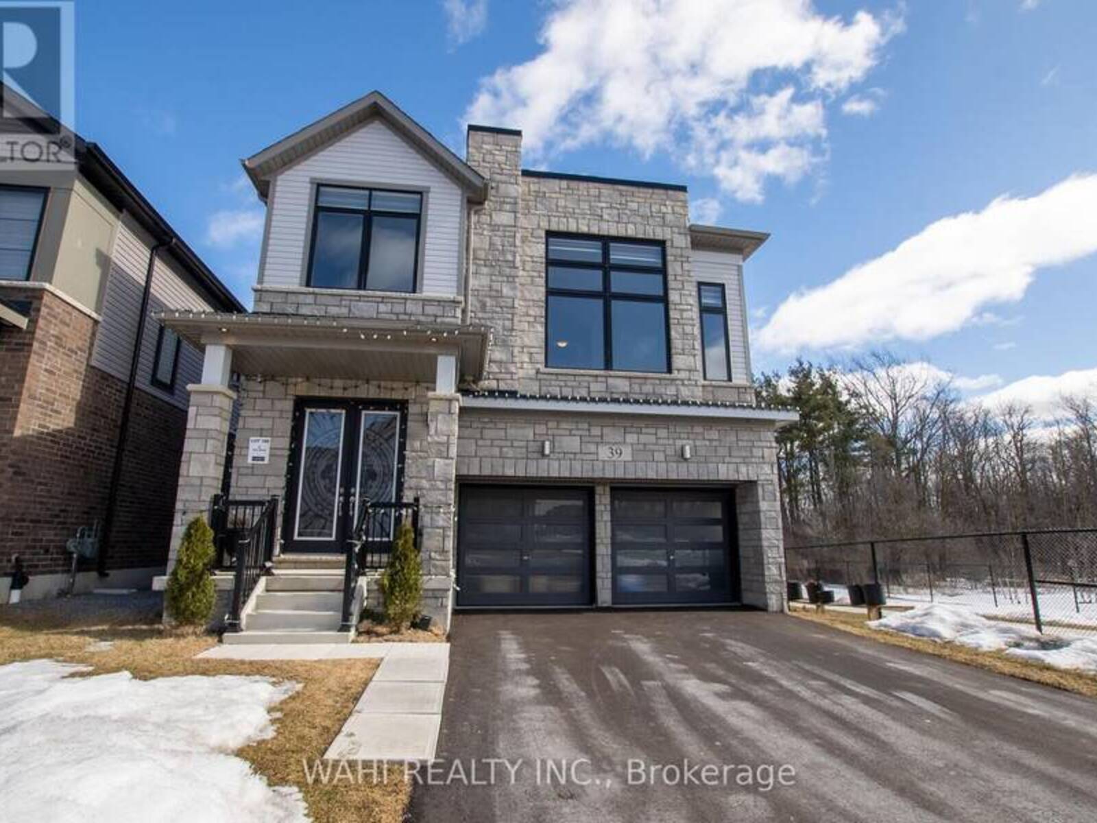 39 YALE DRIVE, Hamilton, Ontario L0R 1W0