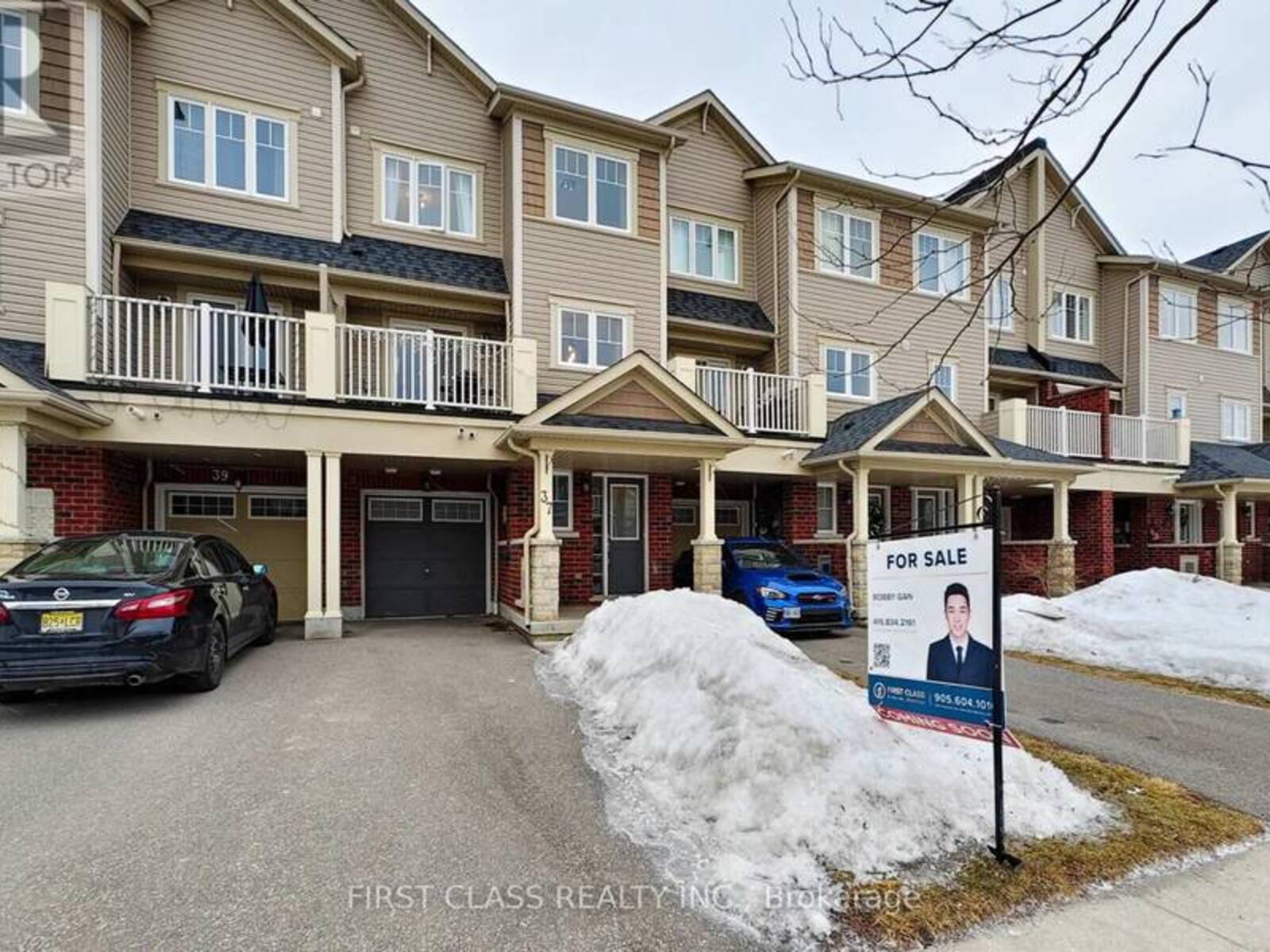 37 GREAT GABE CRESCENT, Oshawa, Ontario L1L 0E7