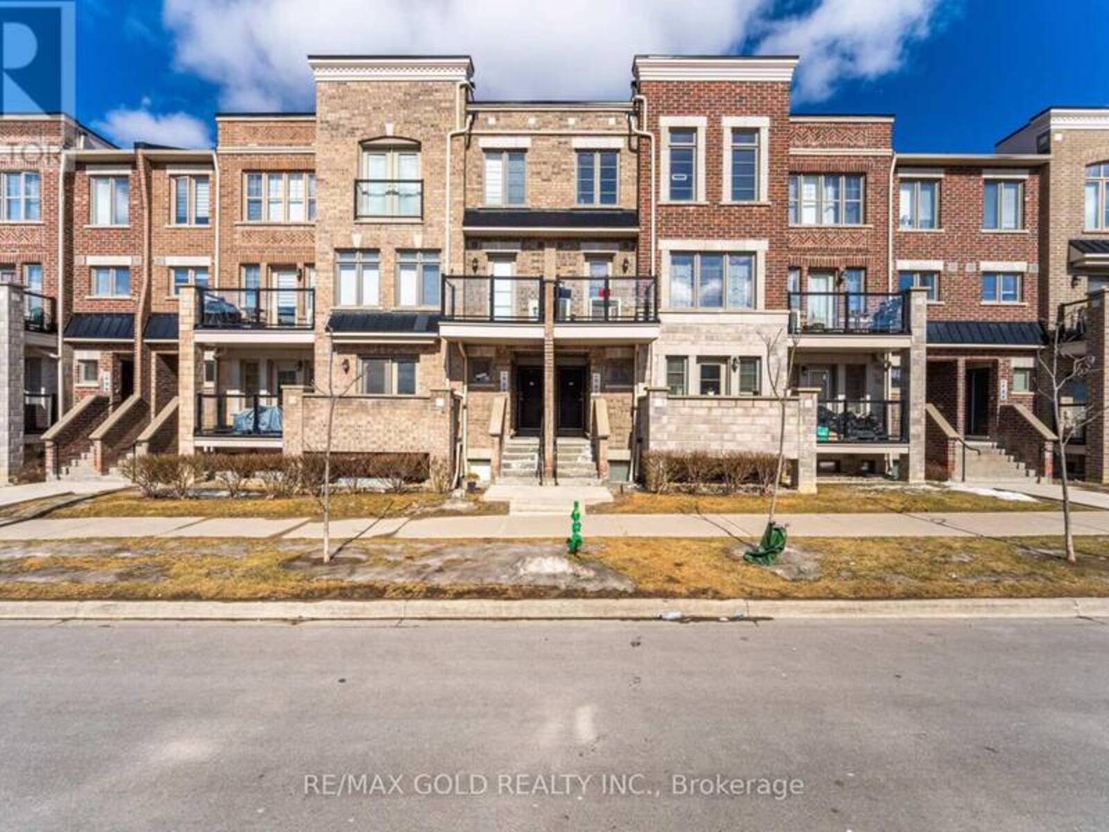 94 - 100 PARROTTA DRIVE, Toronto, Ontario M9M 0G1