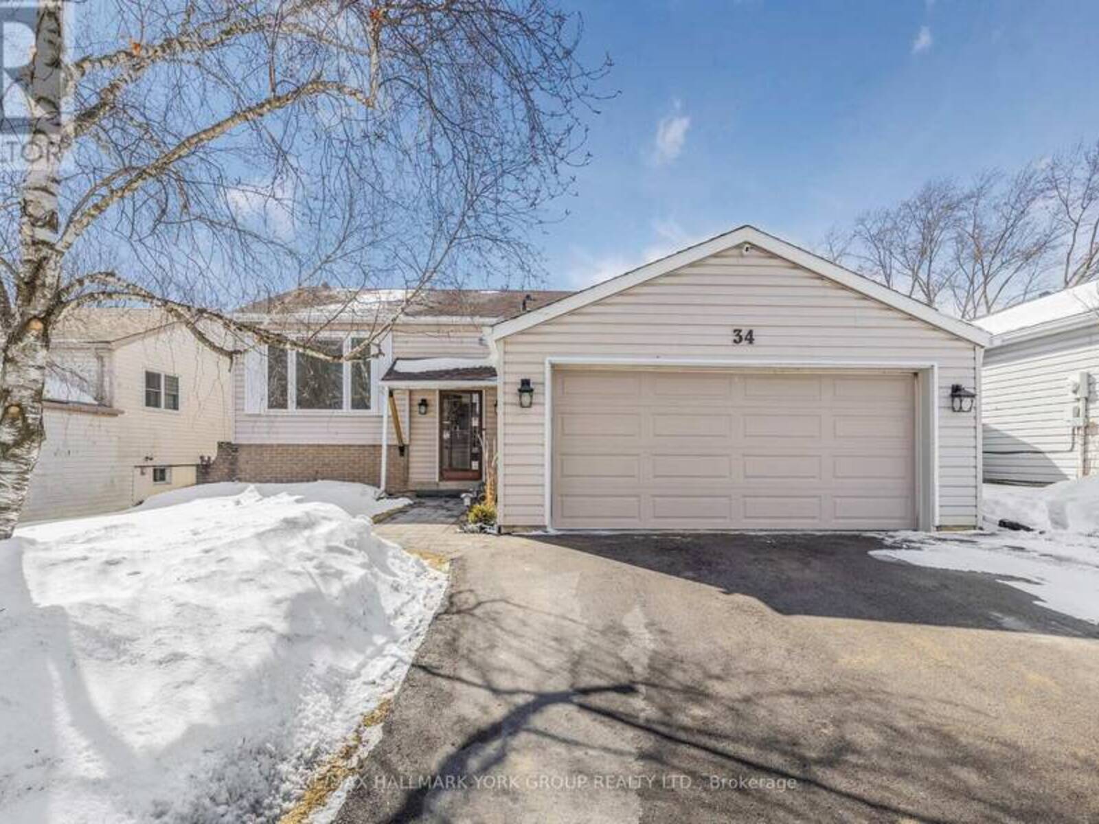 34 HOLLAND RIVER BOULEVARD, East Gwillimbury, Ontario L9N 1C5