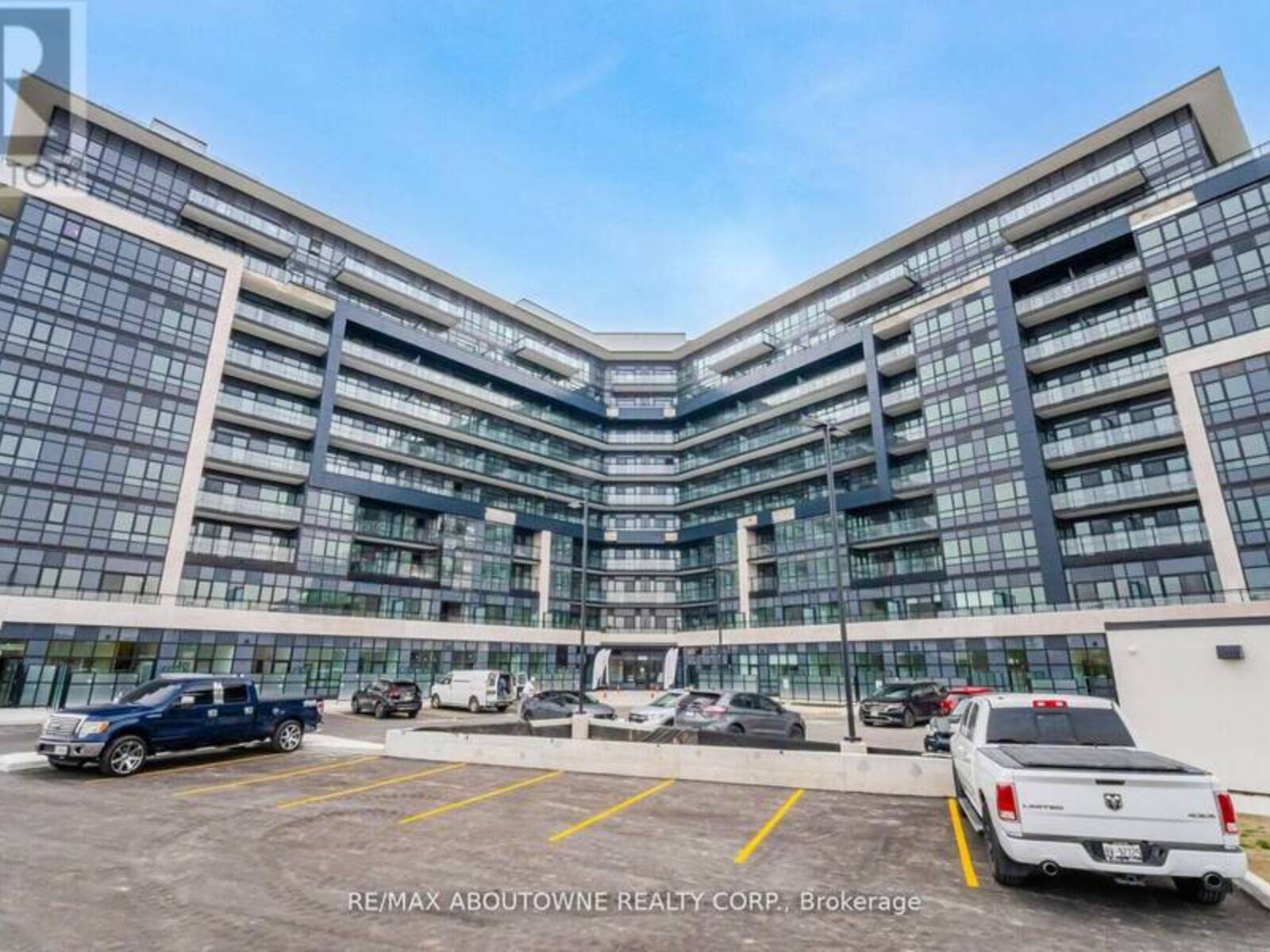 105 - 395 DUNDAS STREET W, Oakville, Ontario L6M 4M2