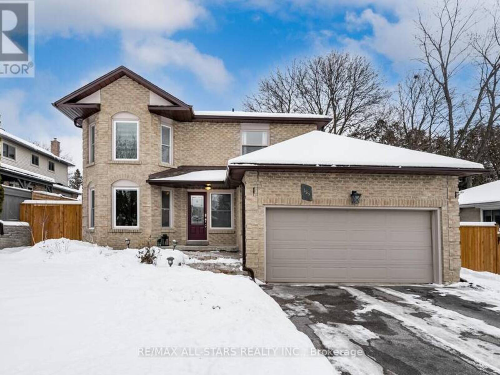 155 WILLOW LANE, Newmarket, Ontario L3Y 4J1