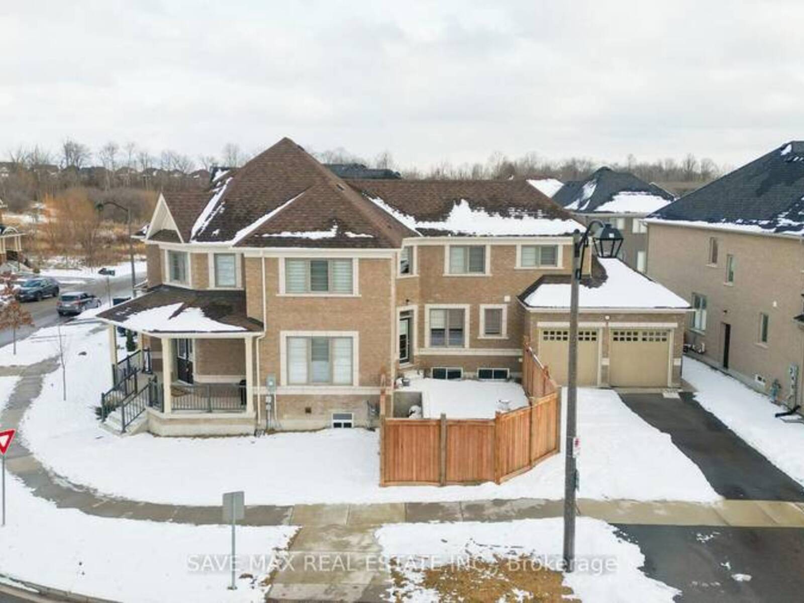 2576 BANDSMAN CRESCENT, Oshawa, Ontario L1L 0M1