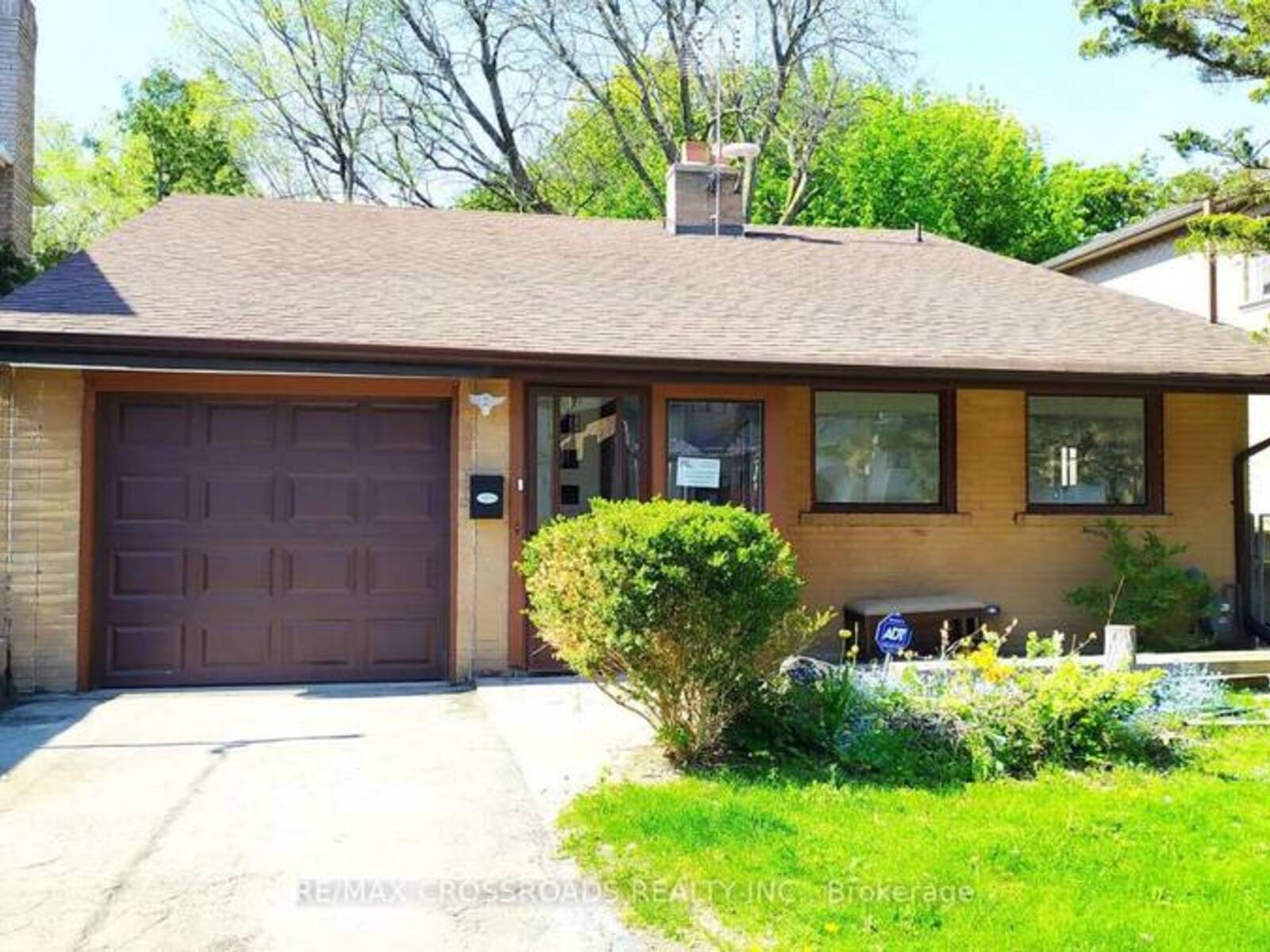 206 NORTHWOOD DRIVE, Toronto, Ontario M2M 2K4