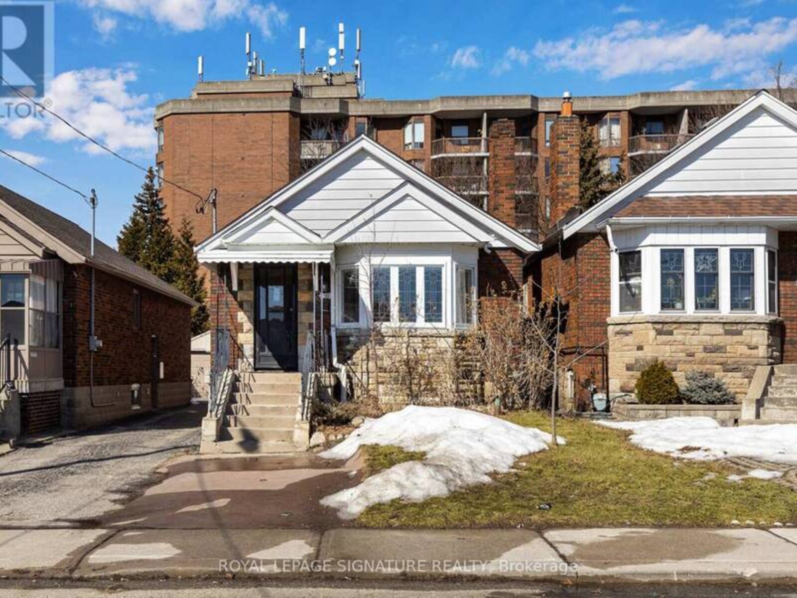 292 FLOYD AVENUE, Toronto, Ontario M4J 2J3