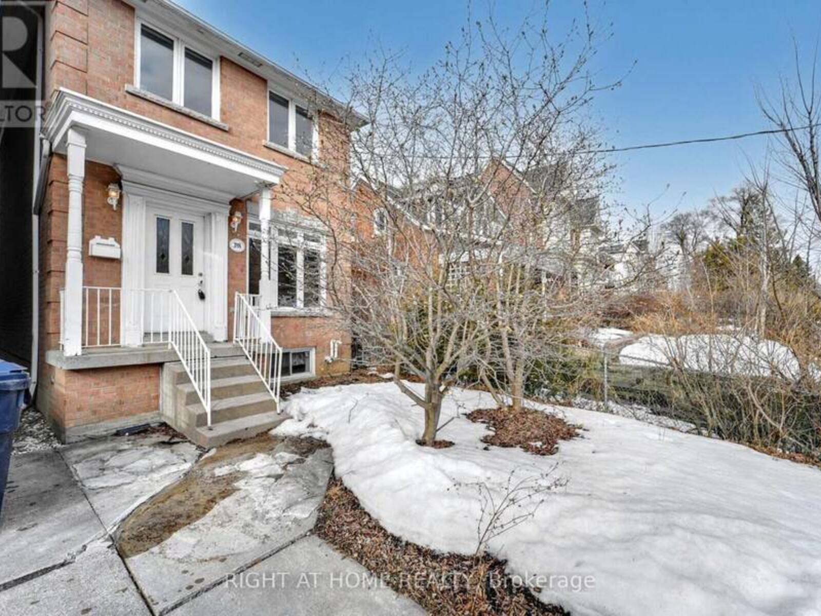 398 WOBURN AVENUE, Toronto, Ontario M5M 1L5