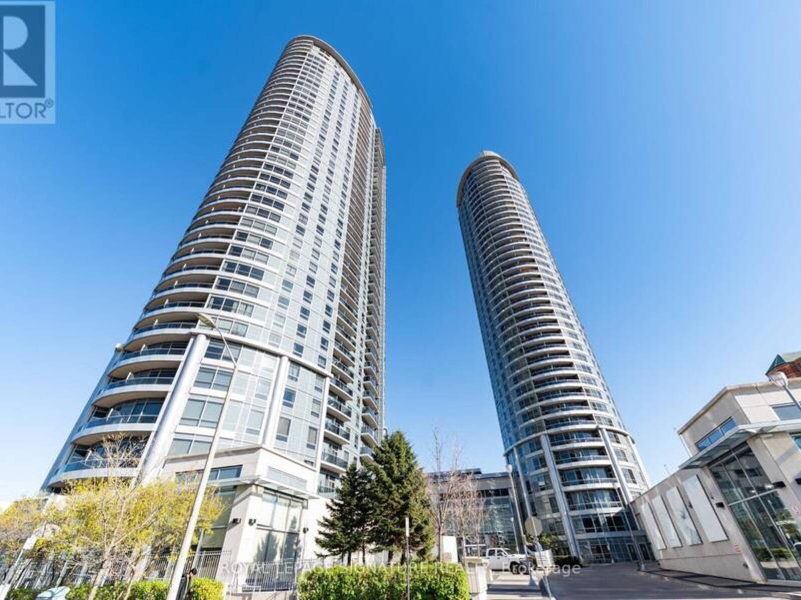 1423 - 135 VILLAGE GREEN SQUARE, Toronto, Ontario M1S 0G4