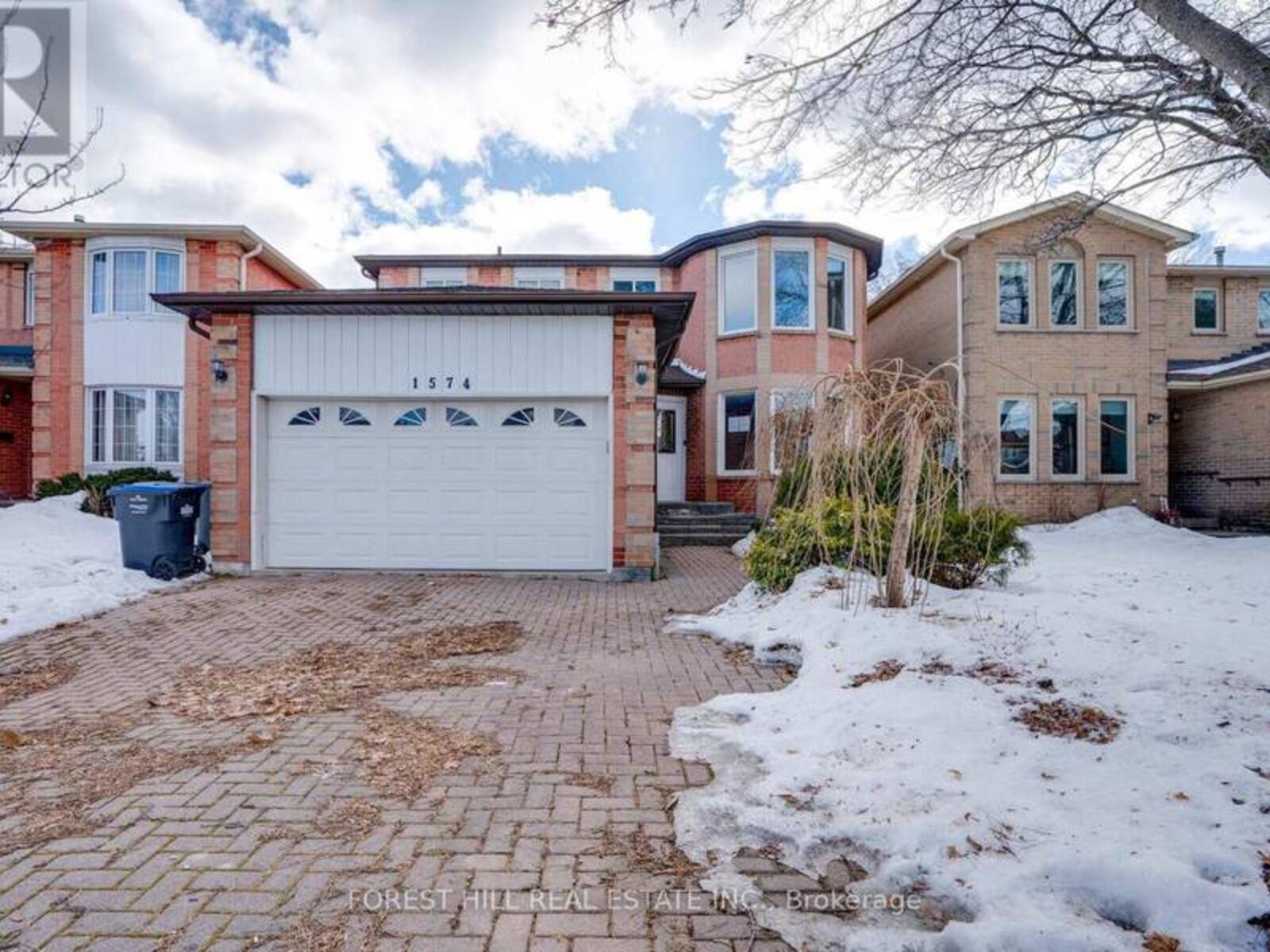 1574 SIR MONTY'S DRIVE, Mississauga, Ontario L5N 4N9