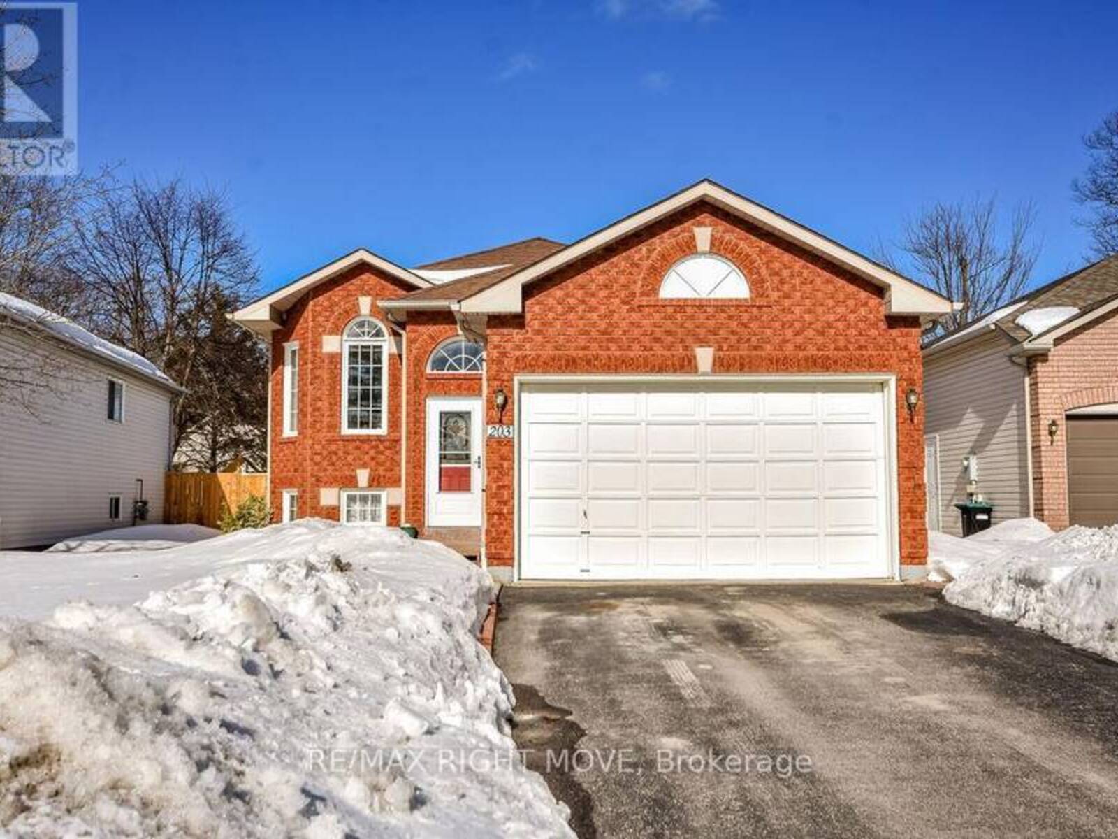 203 DYER DRIVE, Wasaga Beach, Ontario L9Z 1L9